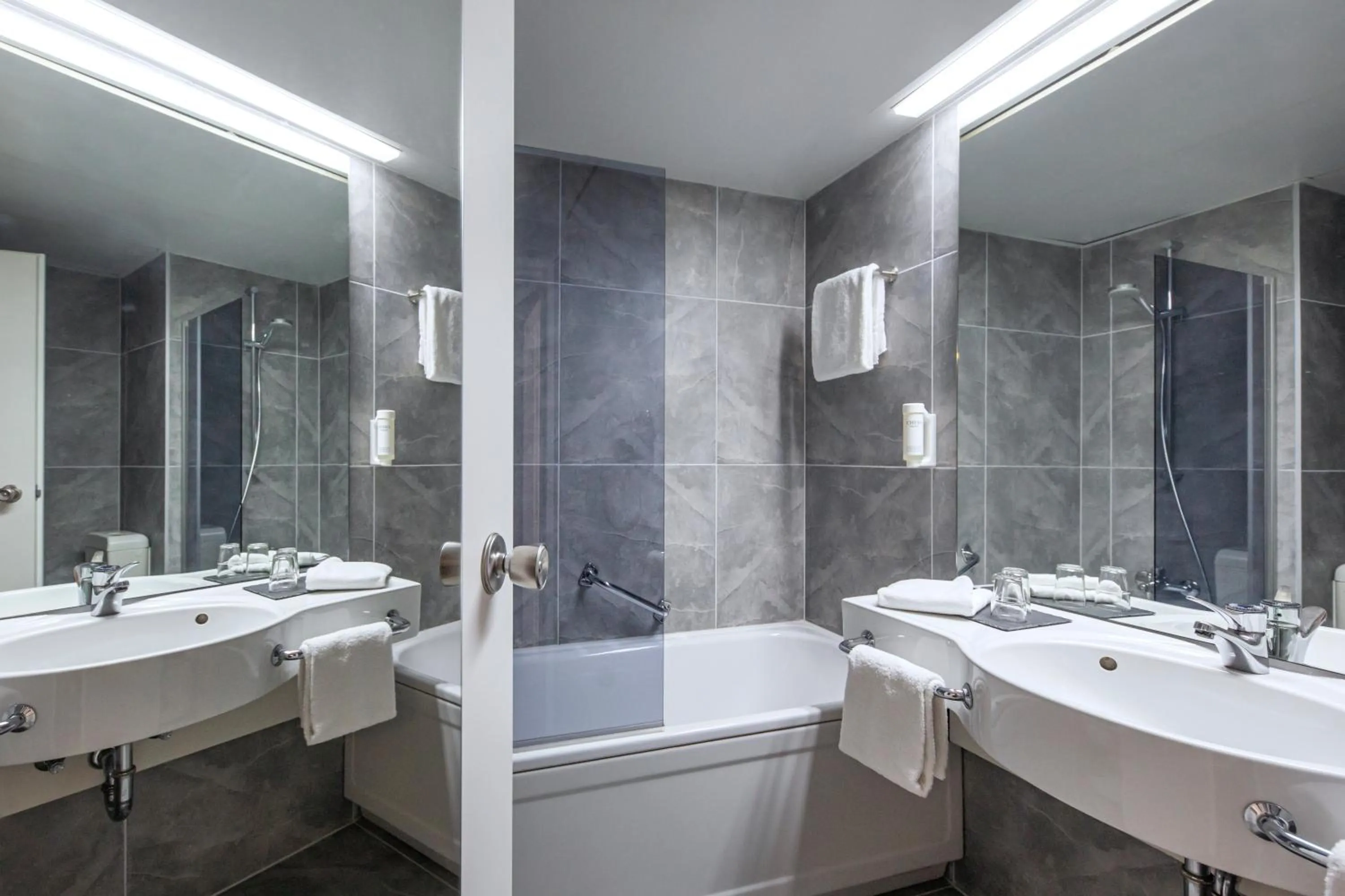 Bathroom in ACHAT Hotel Monschau