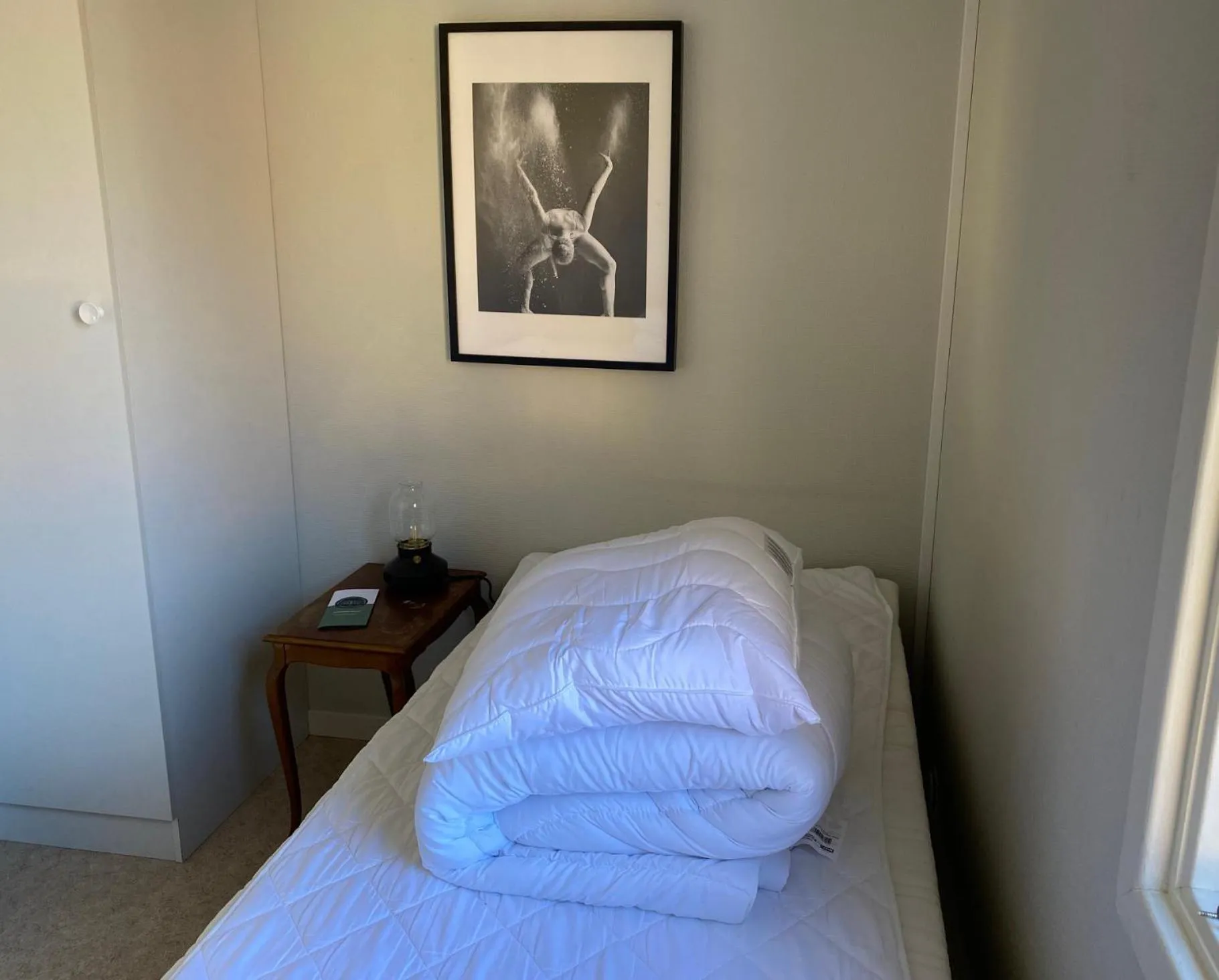 Bed in Hunnebostrands vandrarhem Gammelgården