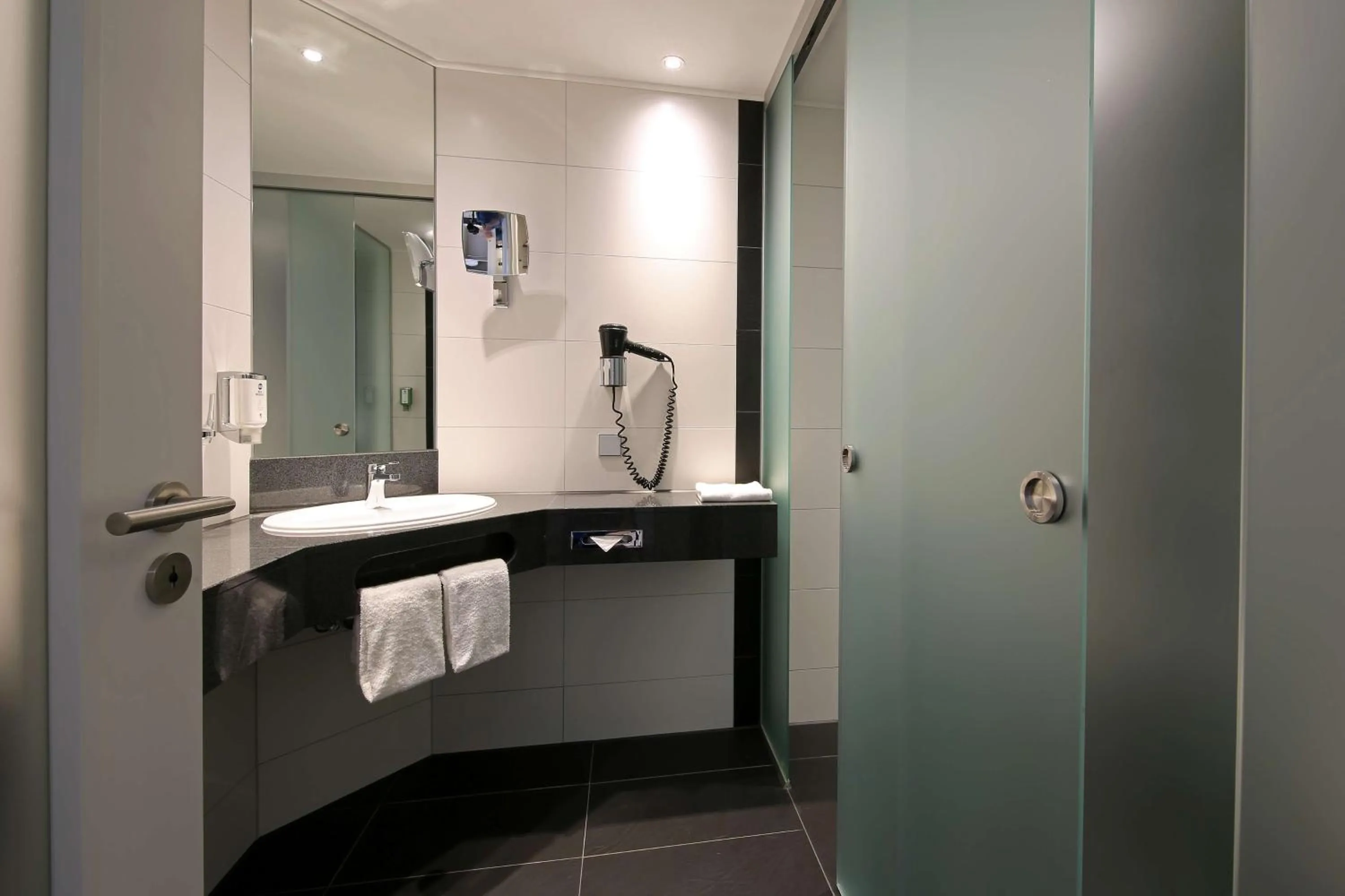 Bathroom in Privathotel alte mühle Wolfsburg-Weyhausen