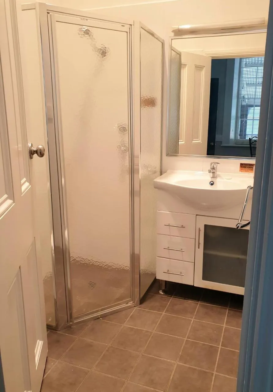 Bathroom in Adelaide Pulteney Motel