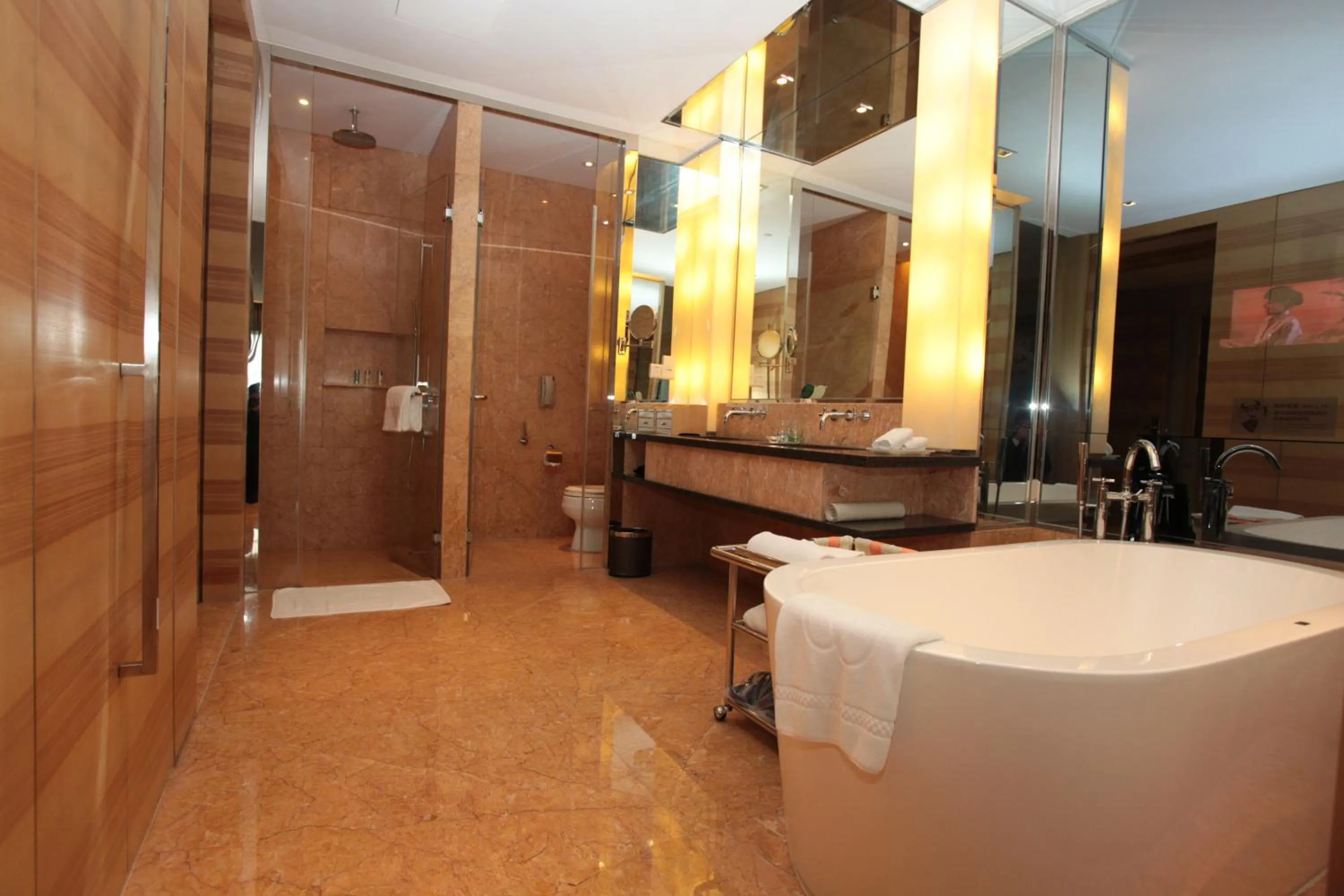 Bathroom in HJ International Hotel