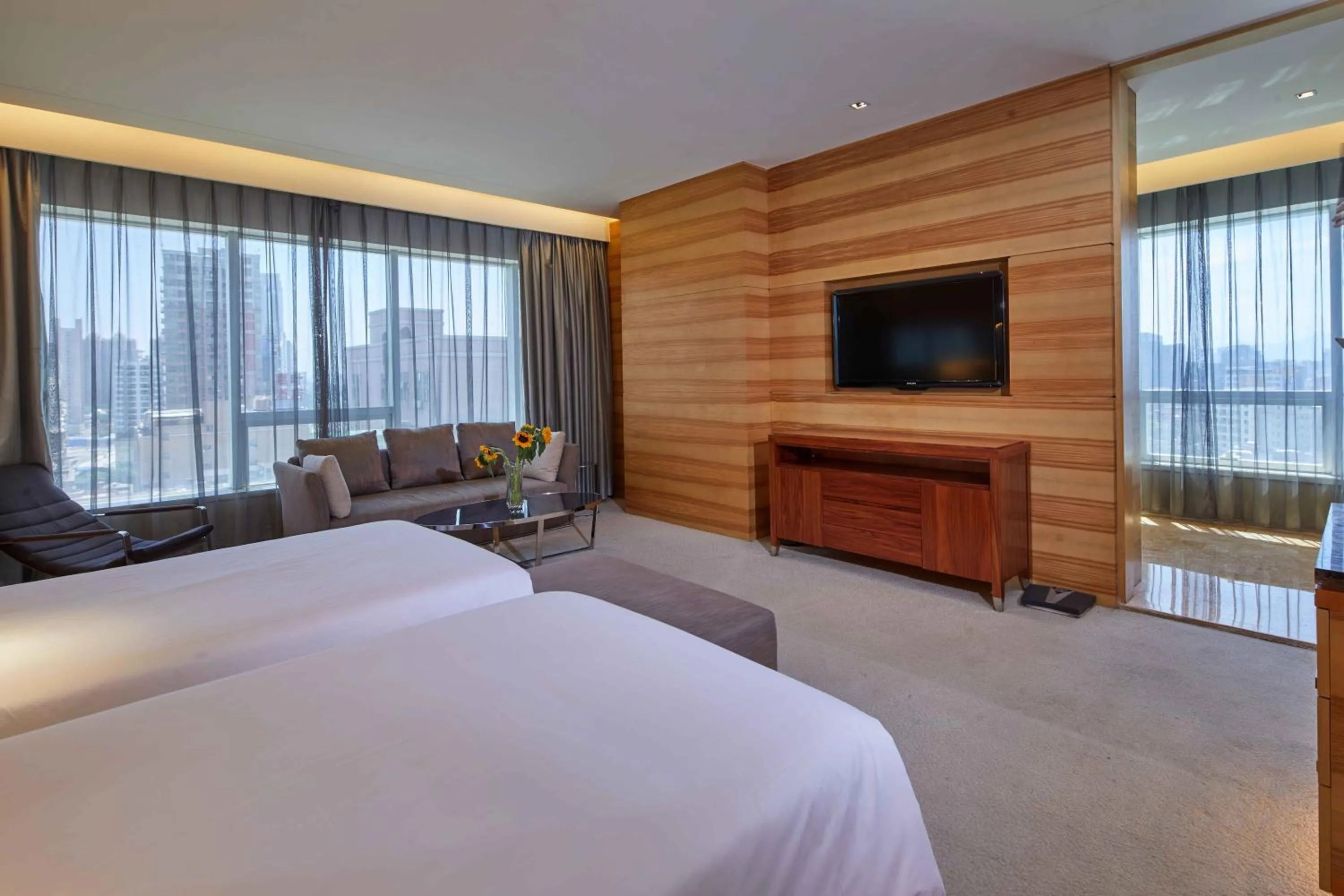 Bedroom, Bed in HJ International Hotel