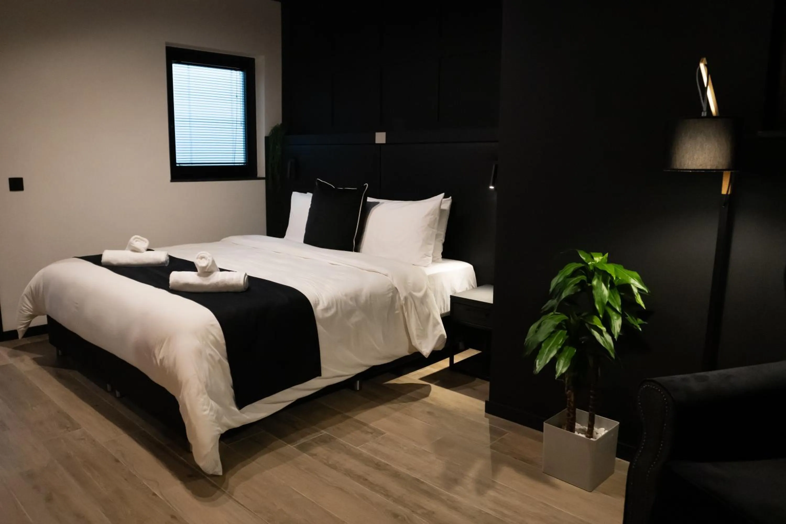 Bedroom, Bed in Block