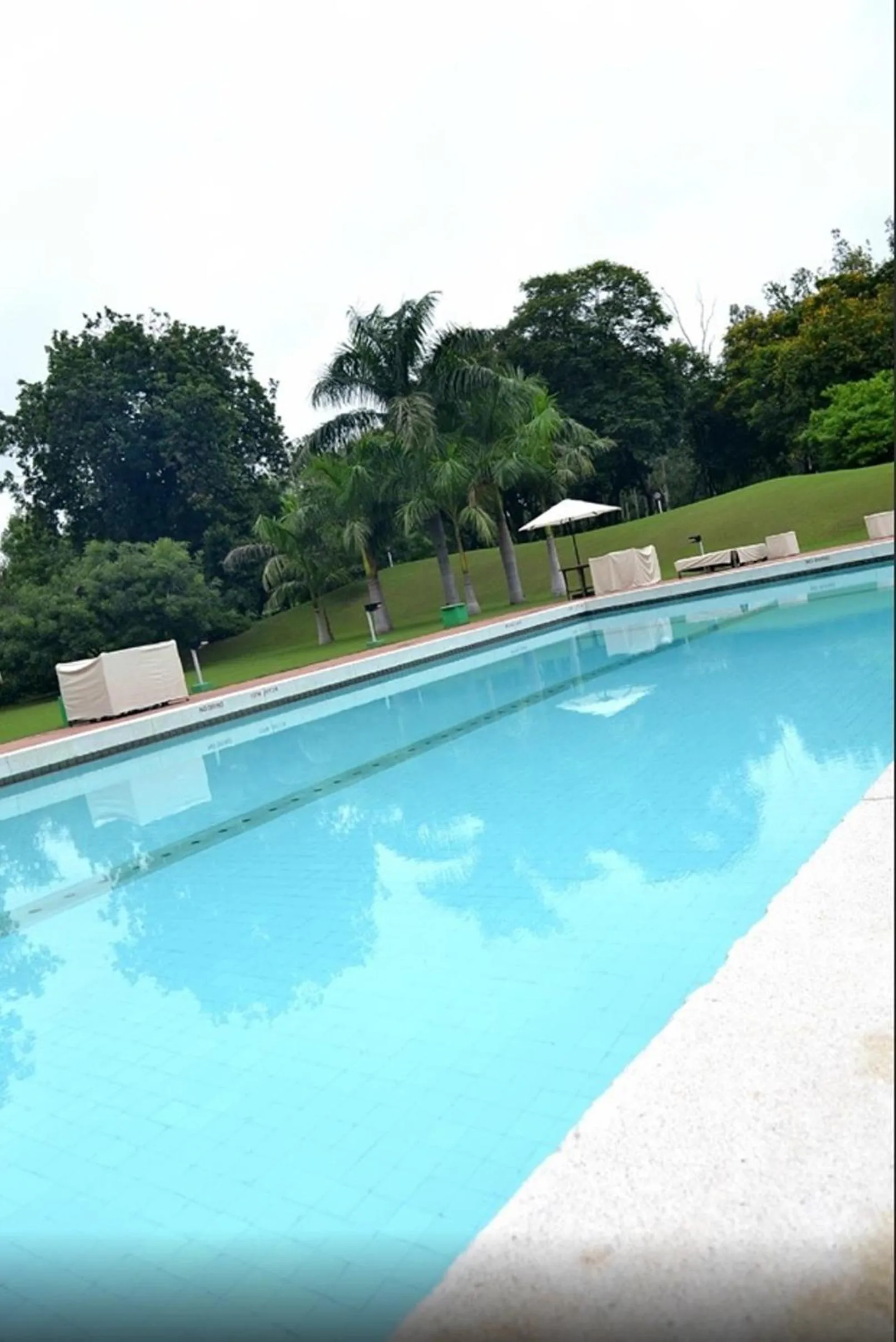 Swimming pool in Radisson Jass Hotel, Khajuraho