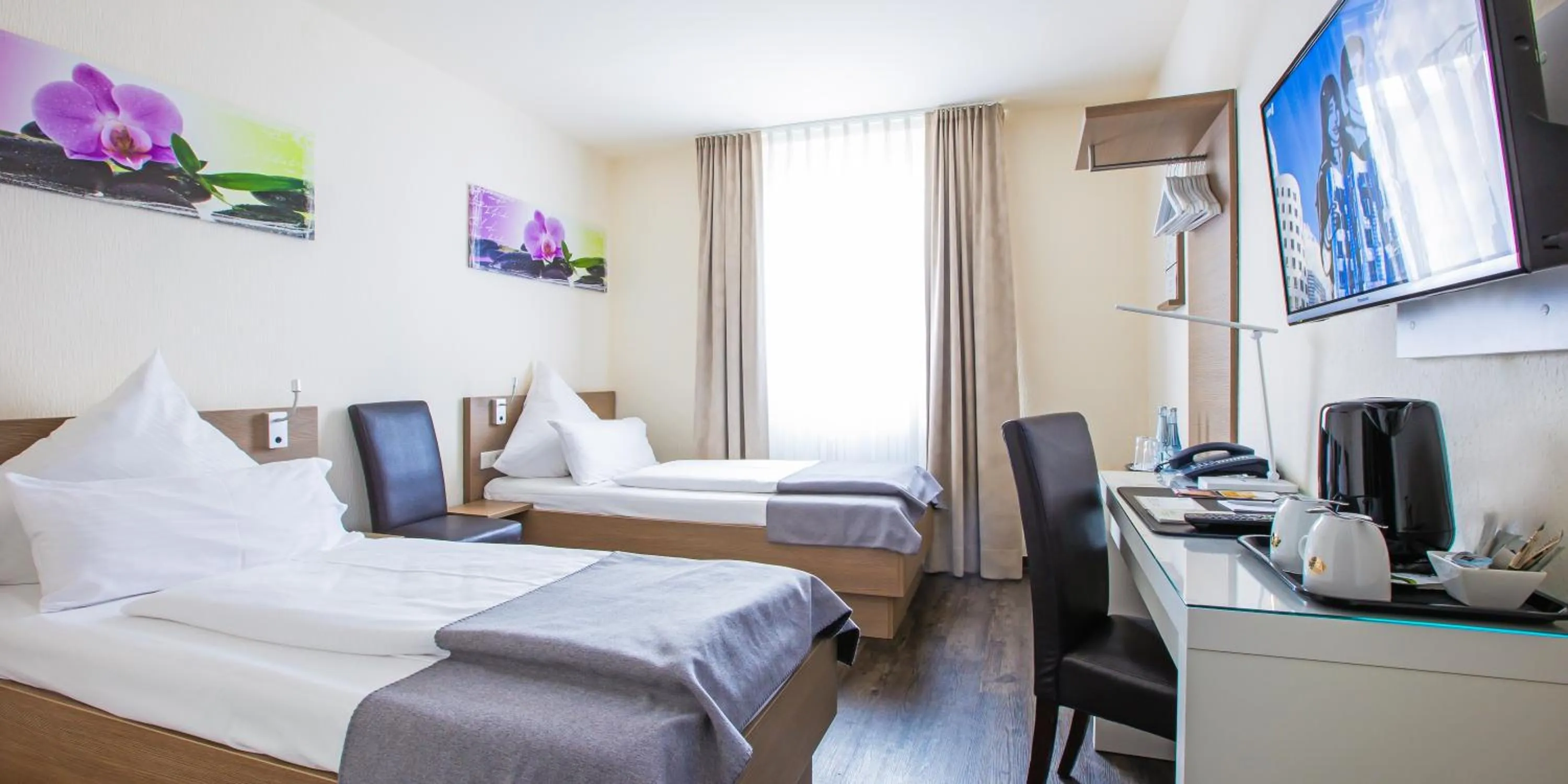 Photo of the whole room, Bed in Hotel Das Kronprinz