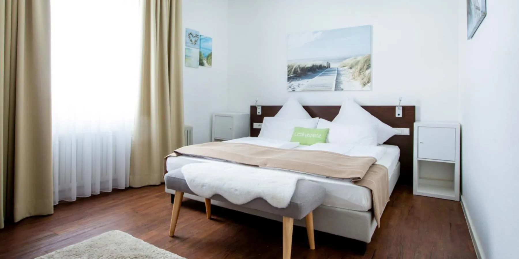 Photo of the whole room, Bed in Hotel Das Kronprinz