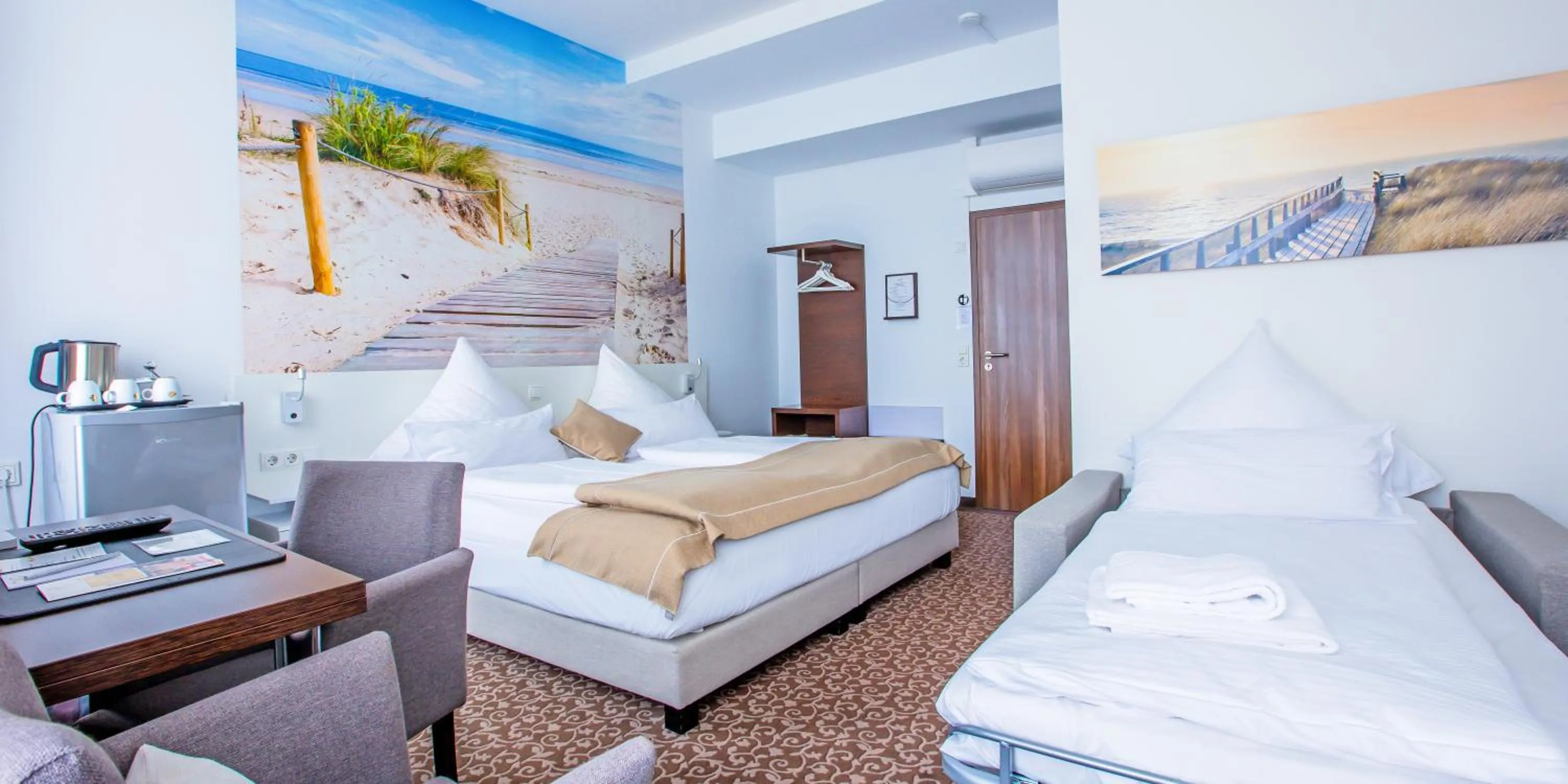 Photo of the whole room, Bed in Hotel Das Kronprinz