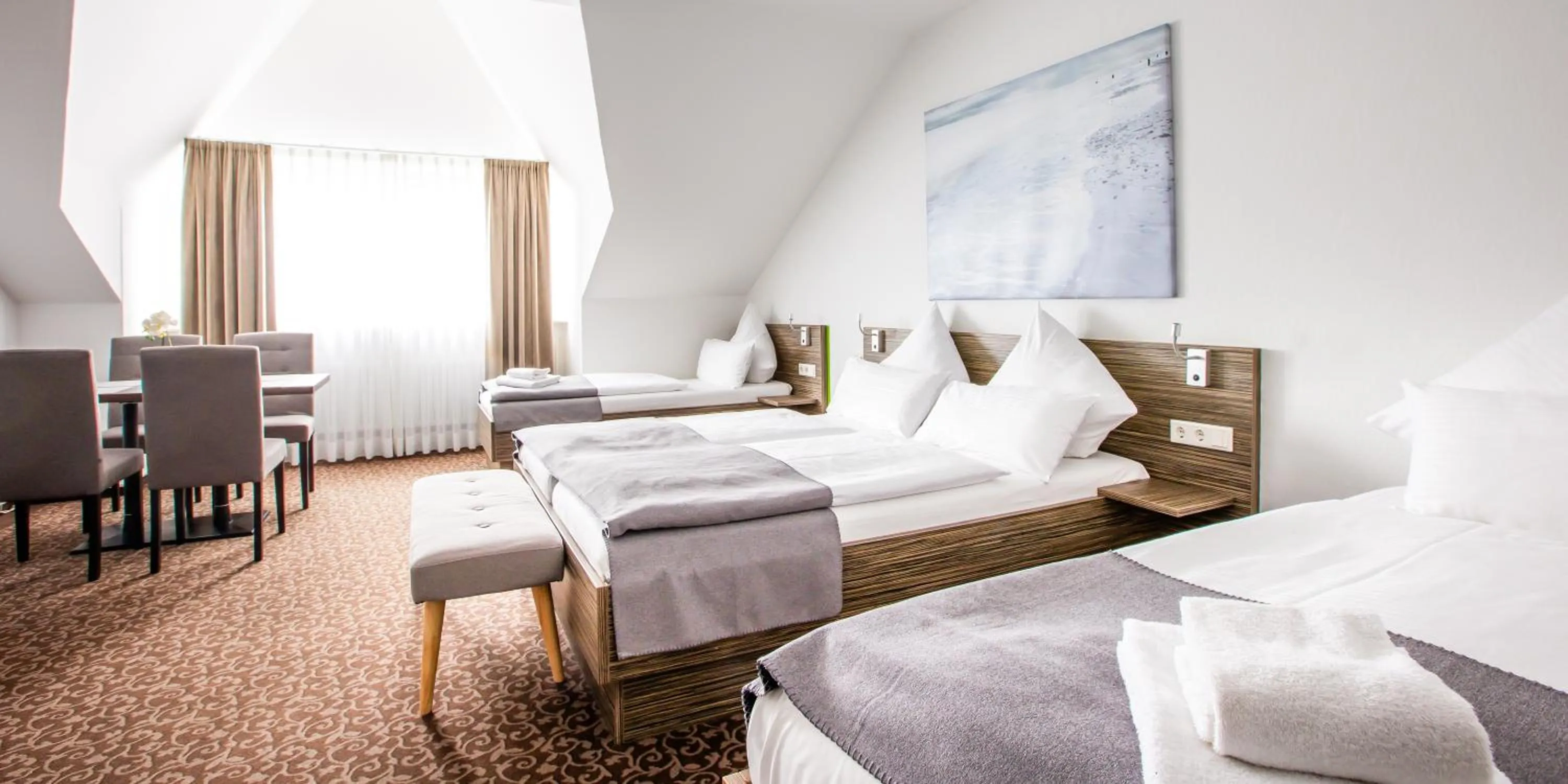 Photo of the whole room, Bed in Hotel Das Kronprinz