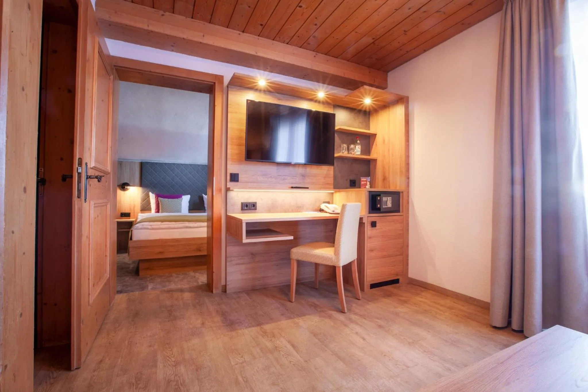 Photo of the whole room in Hotel Bergruh