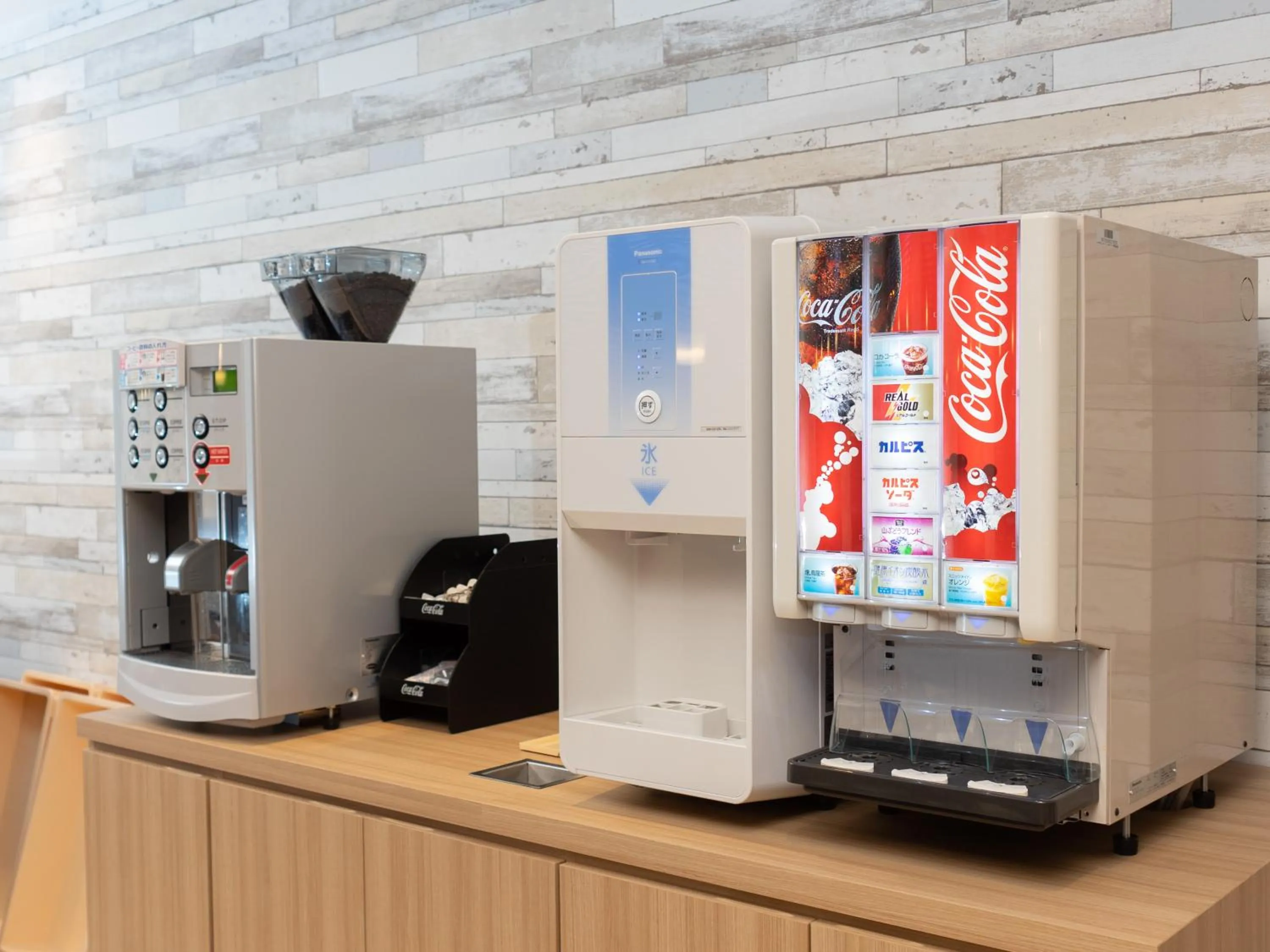 Food and drinks in Super Hotel Yahaba Station East Exit