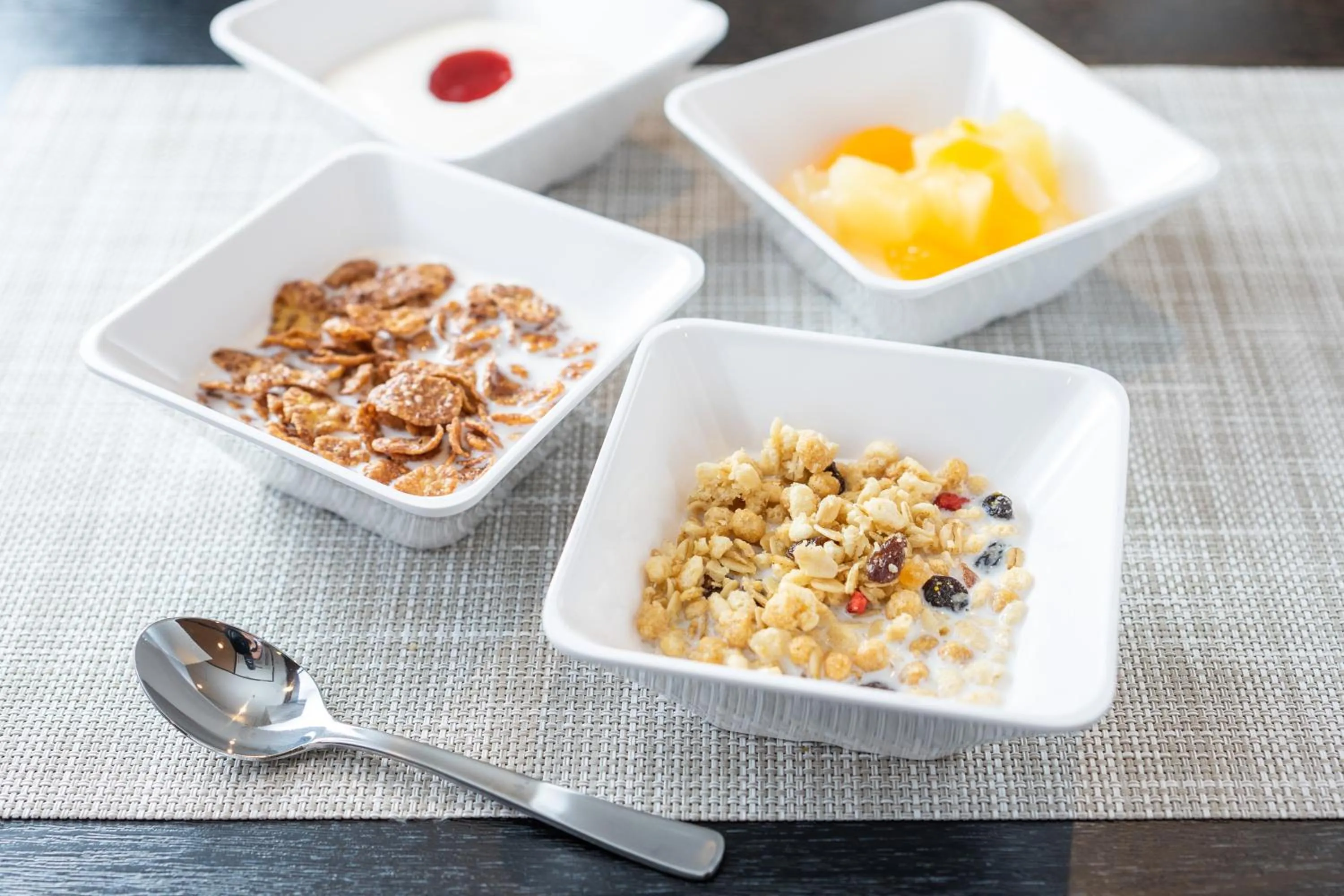 Food and drinks in Super Hotel Yahaba Station East Exit