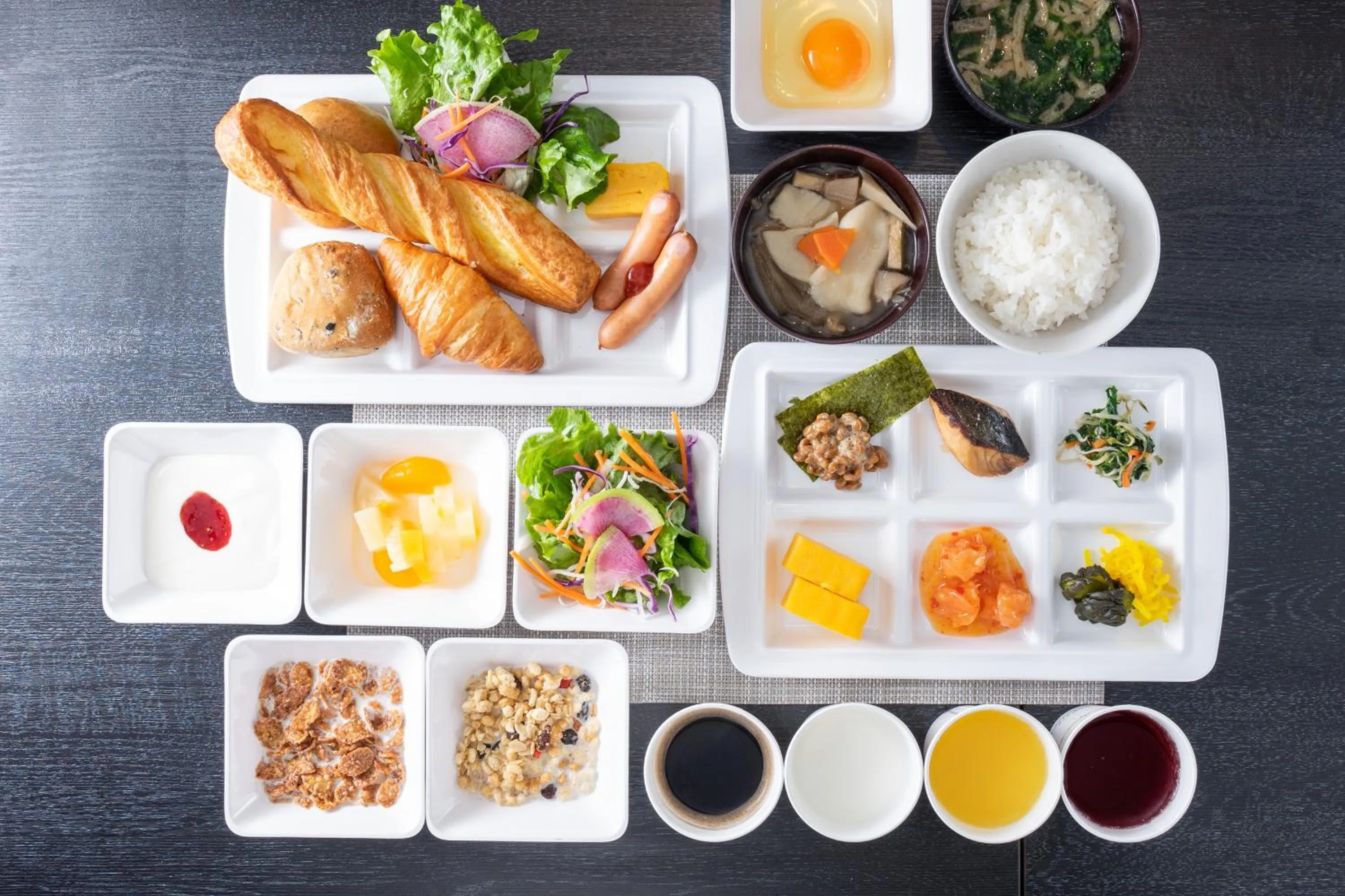 Food and drinks in Super Hotel Yahaba Station East Exit