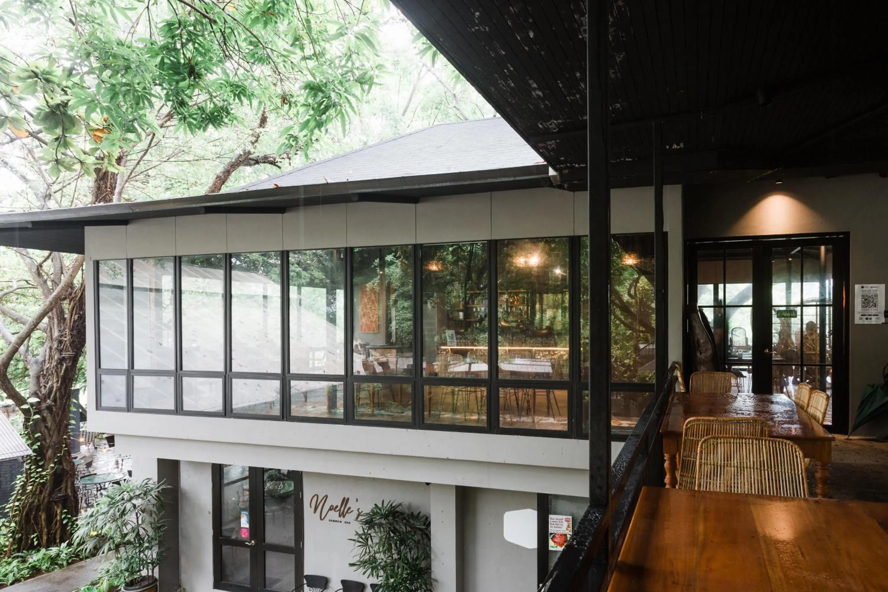 Restaurant/places to eat in The Henry Resort Dumaguete