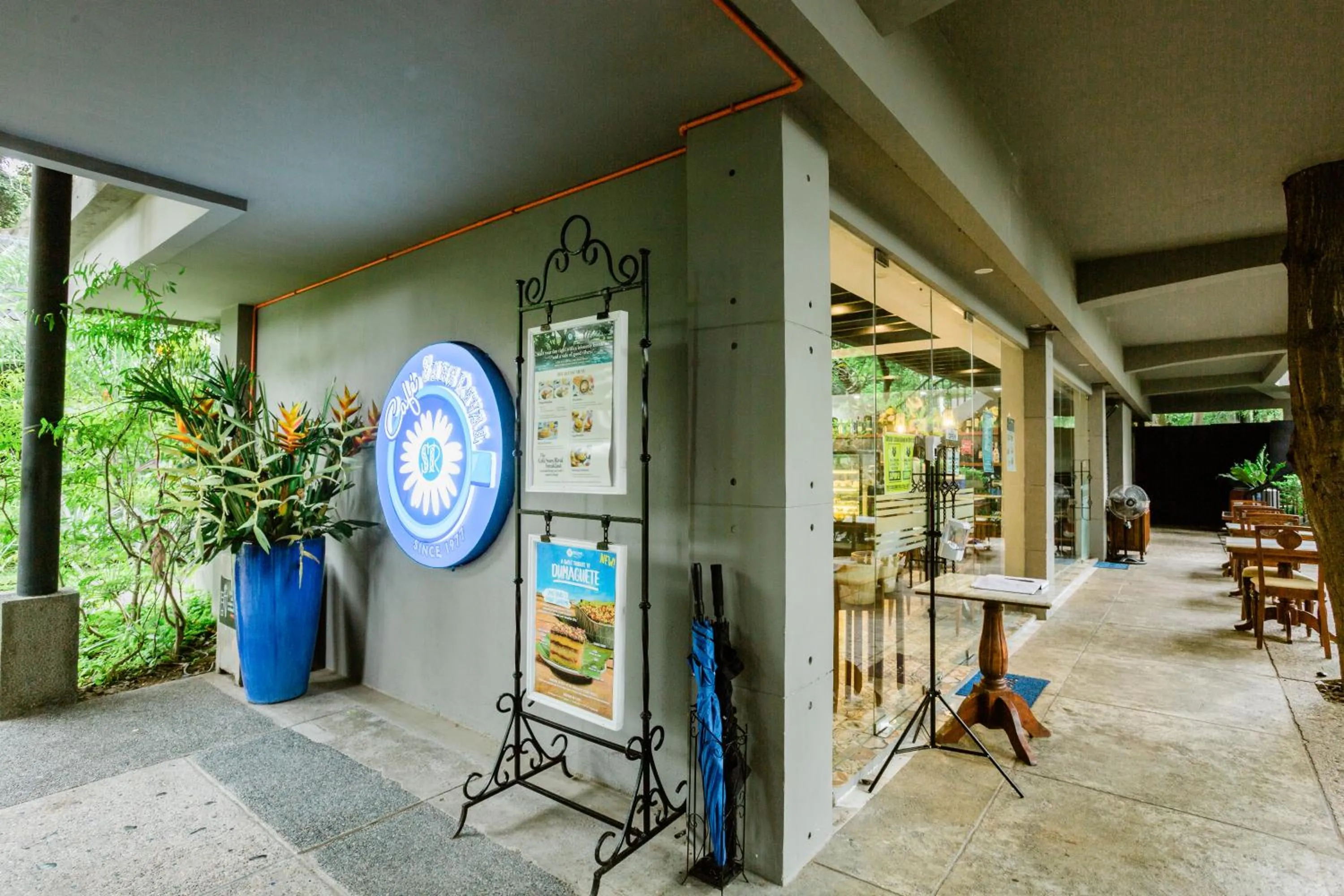 Restaurant/places to eat in The Henry Resort Dumaguete