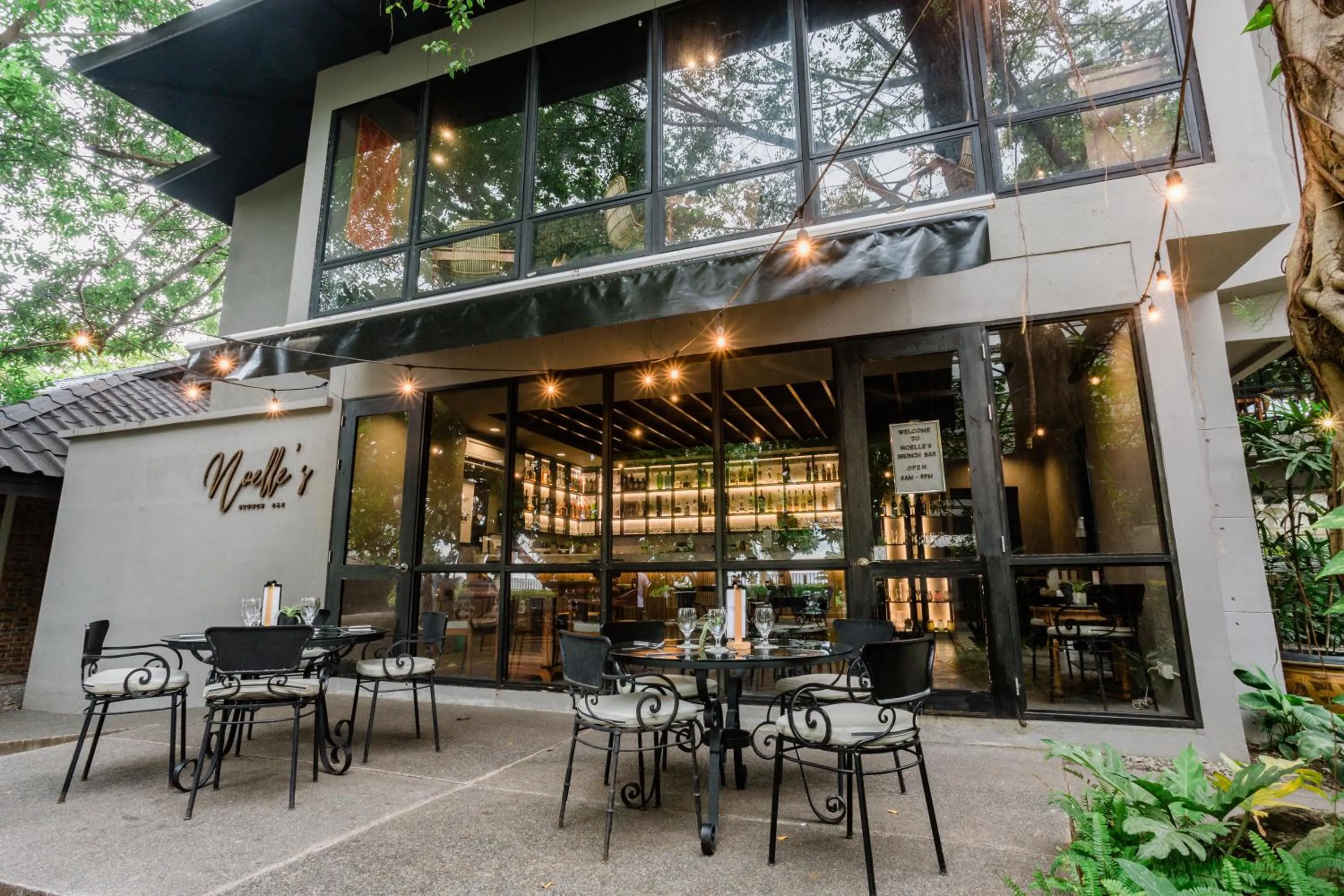 Restaurant/places to eat in The Henry Resort Dumaguete