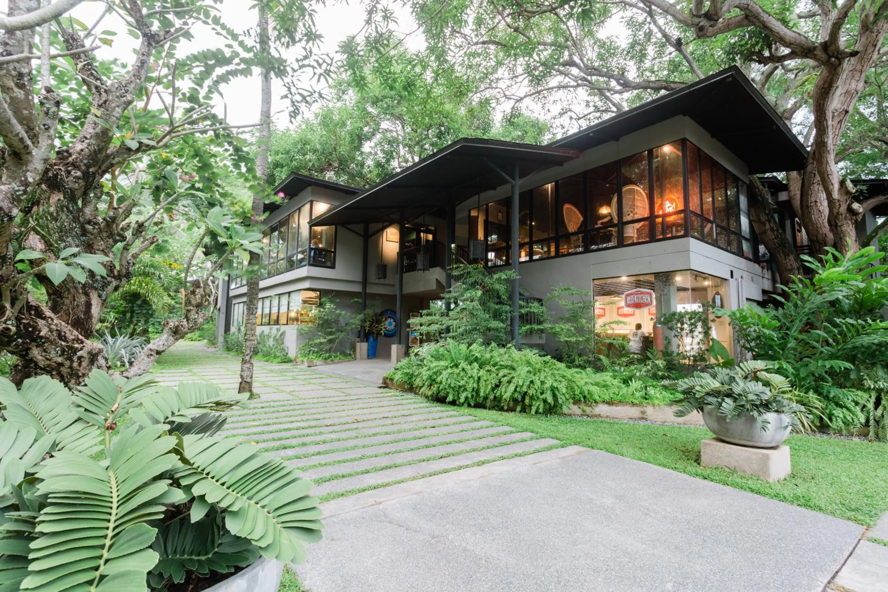 Restaurant/places to eat in The Henry Resort Dumaguete