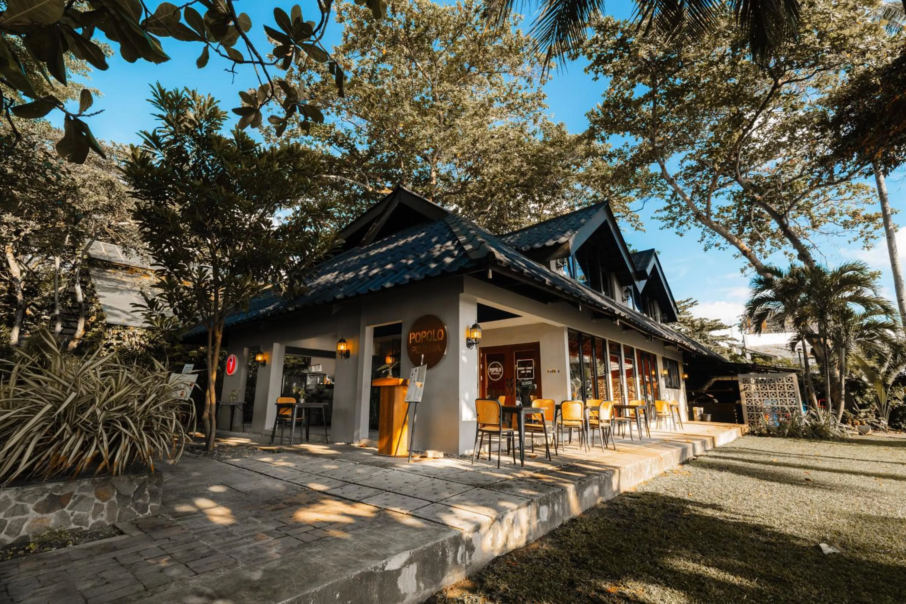 Restaurant/places to eat in The Henry Resort Dumaguete