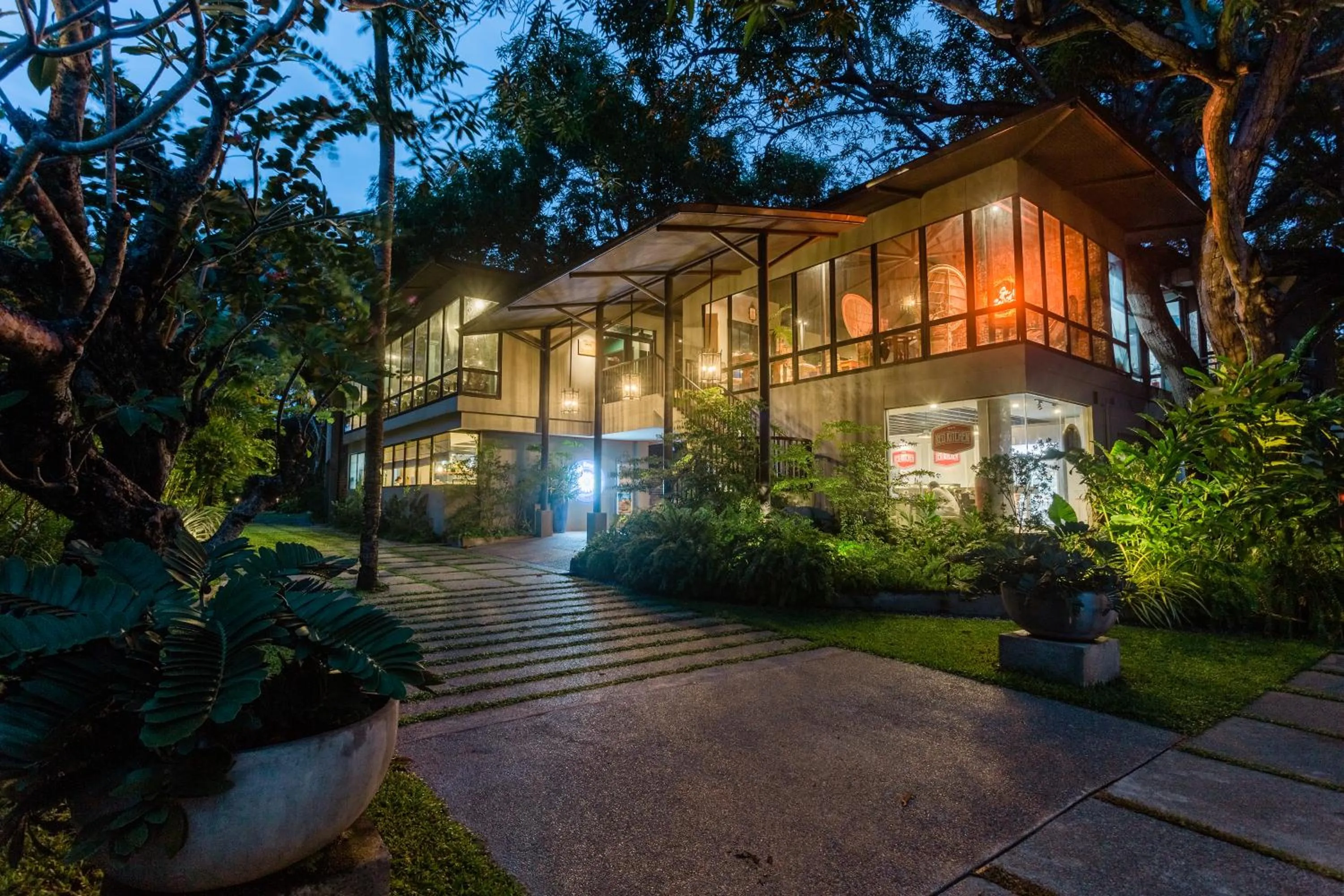 Restaurant/places to eat in The Henry Resort Dumaguete