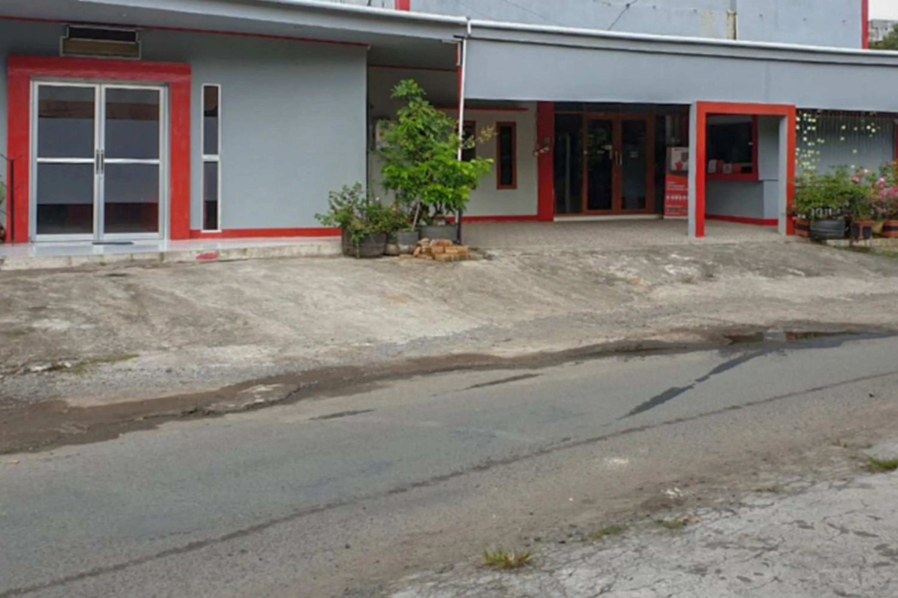 RedDoorz @ Hotel Yaki Mamuju