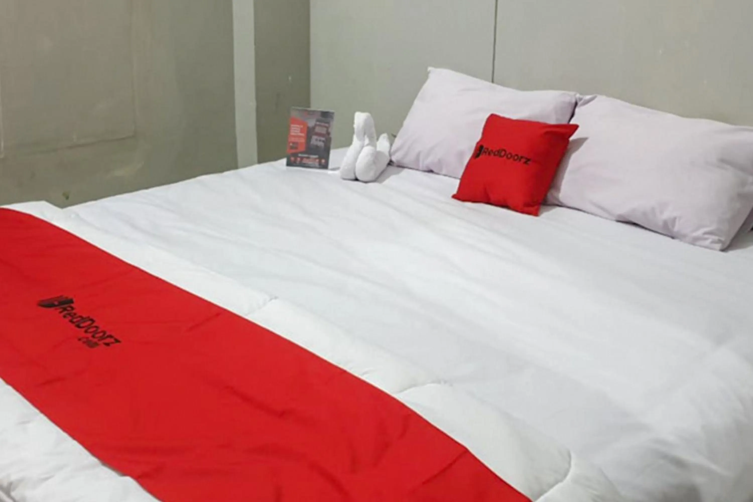 Bed in RedDoorz @ Hotel Yaki Mamuju