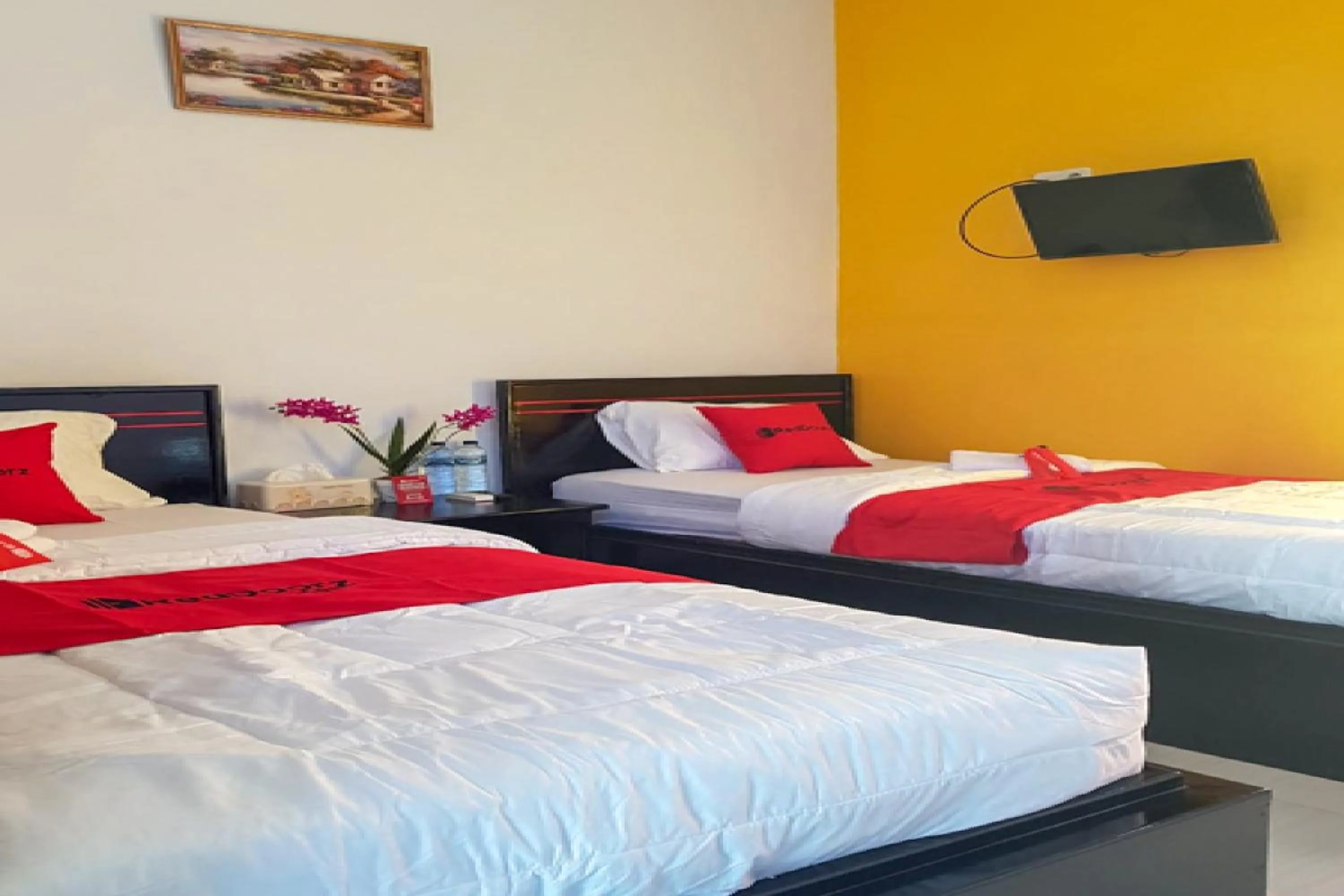 Bedroom, Bed in RedDoorz near RSUD Kota Luwuk