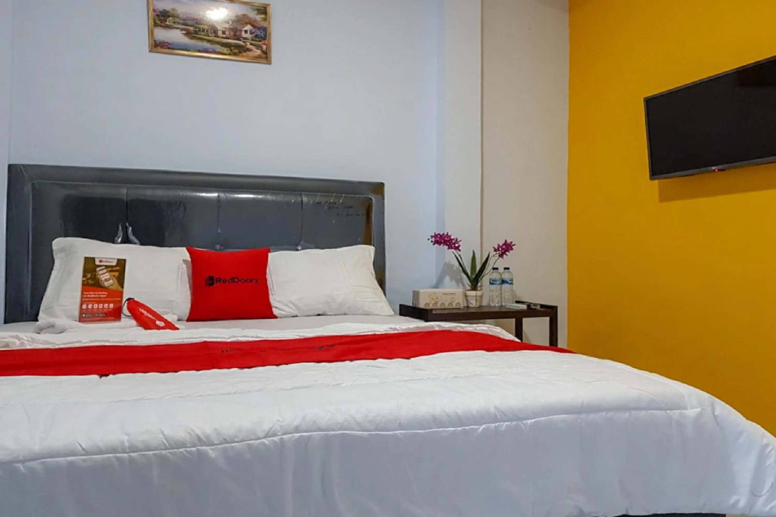 Bedroom, Bed in RedDoorz near RSUD Kota Luwuk