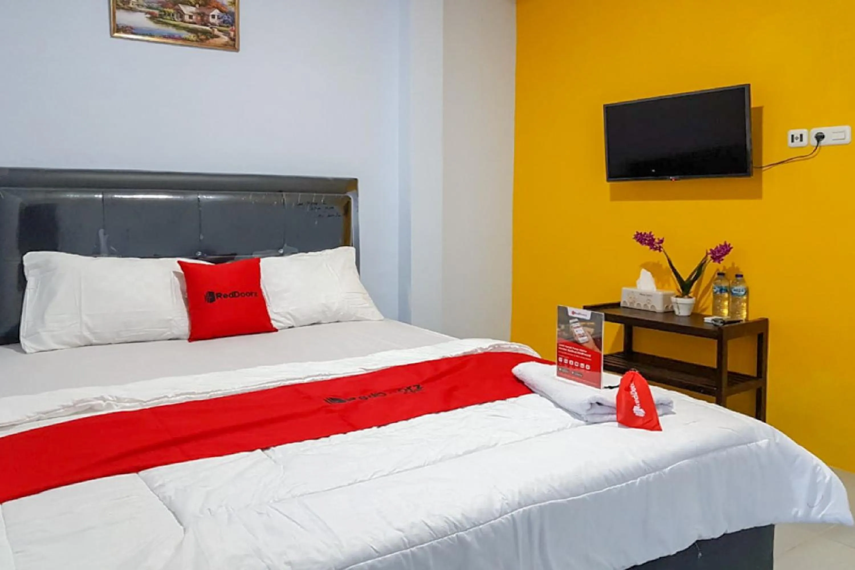 Bedroom, Bed in RedDoorz near RSUD Kota Luwuk