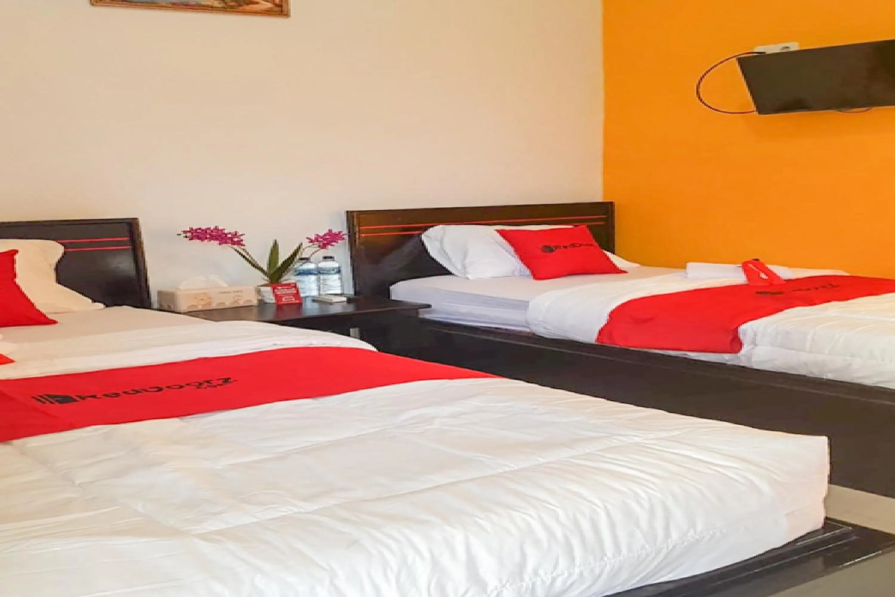 Bedroom, Bed in RedDoorz near RSUD Kota Luwuk