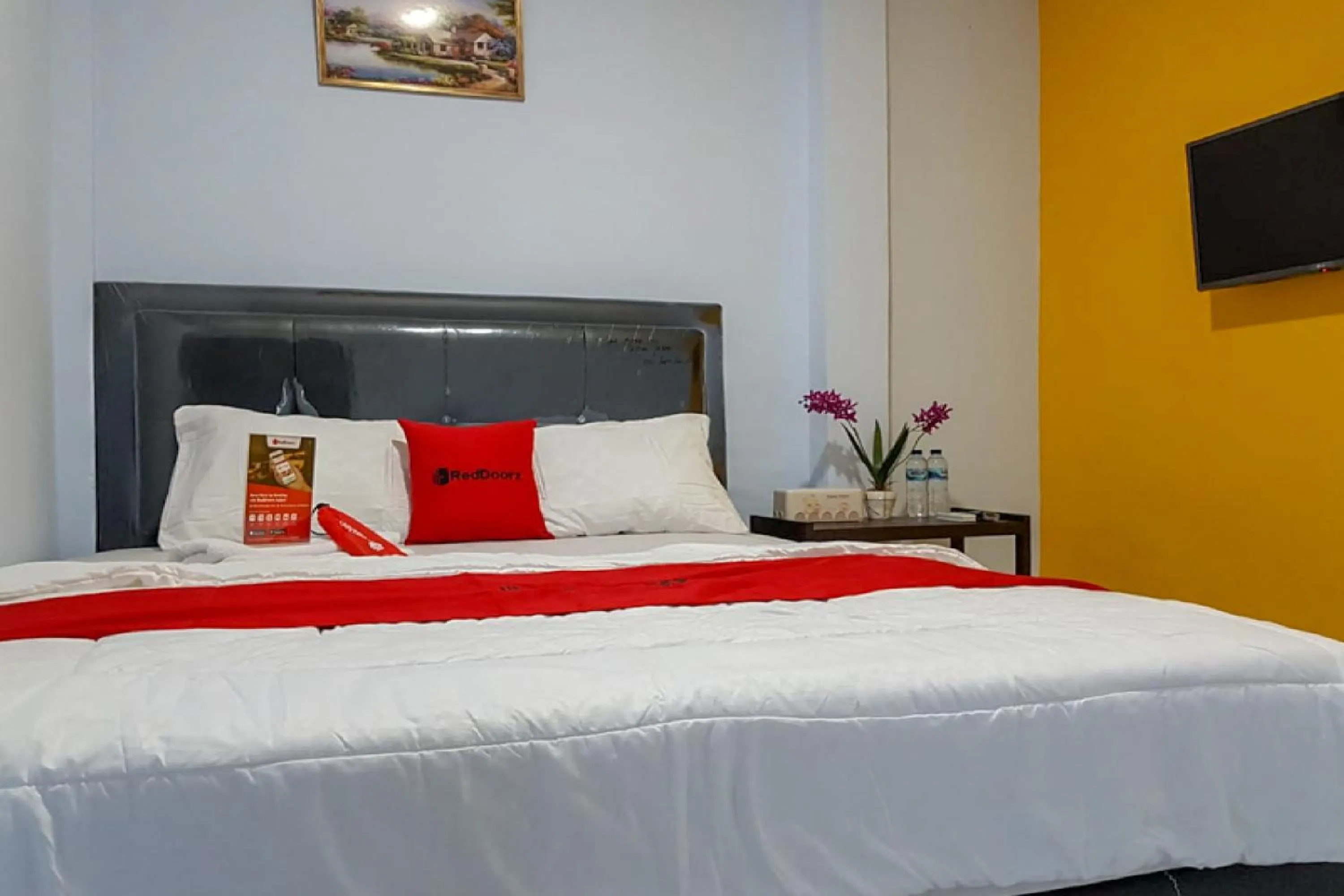 Bedroom, Bed in RedDoorz near RSUD Kota Luwuk