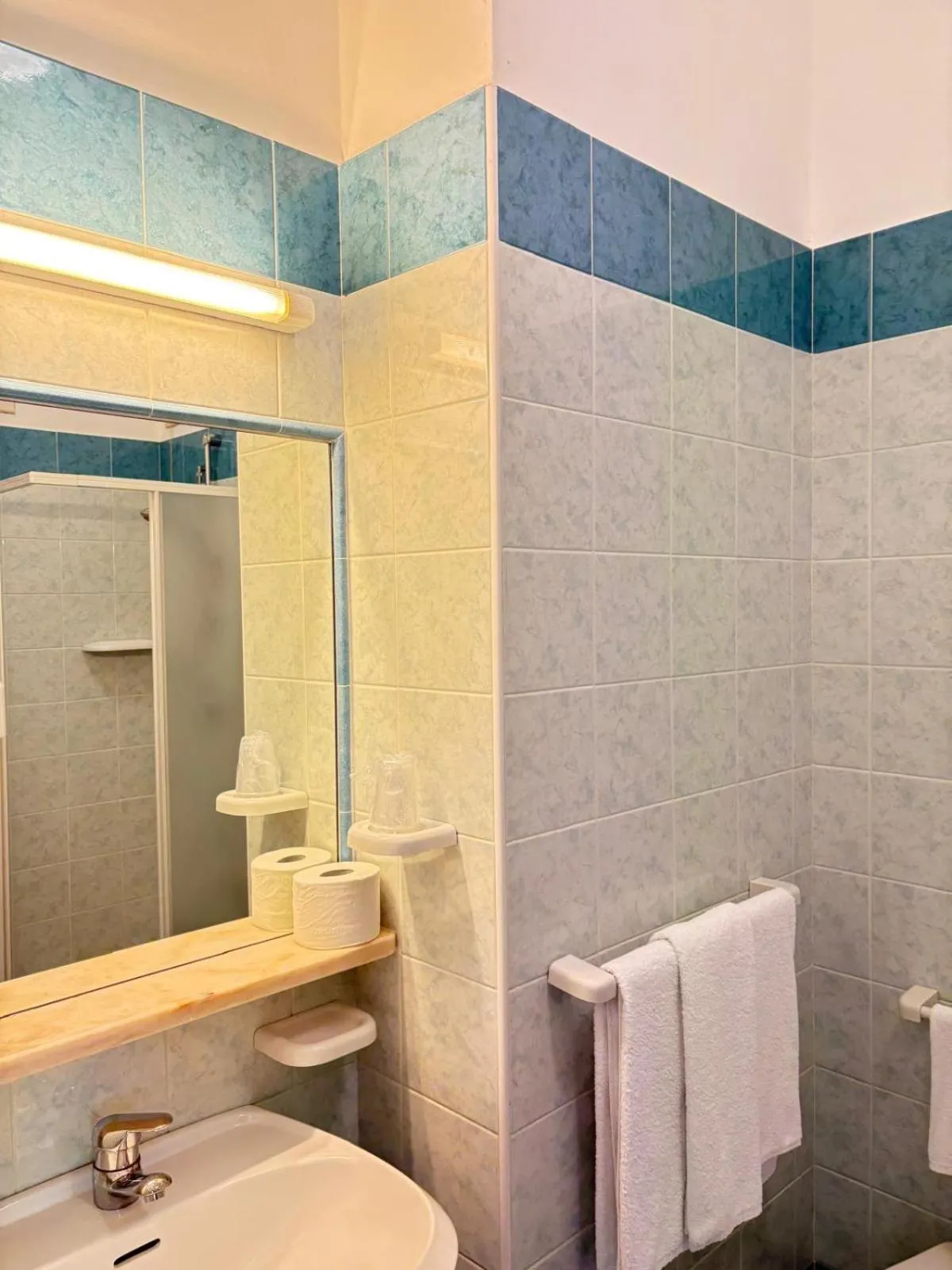 Bathroom in Hotel Maronti