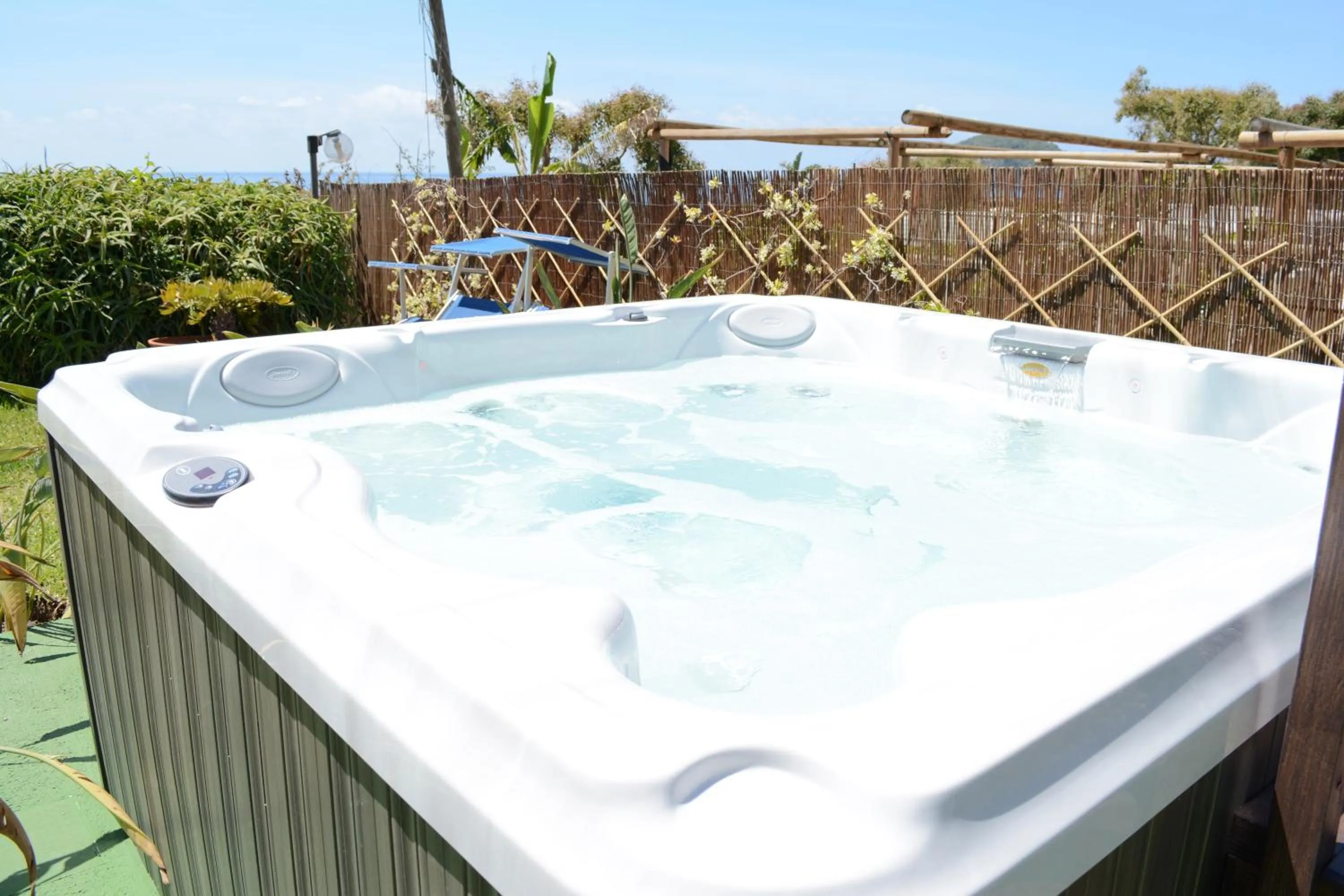 Swimming pool in Hotel Maronti