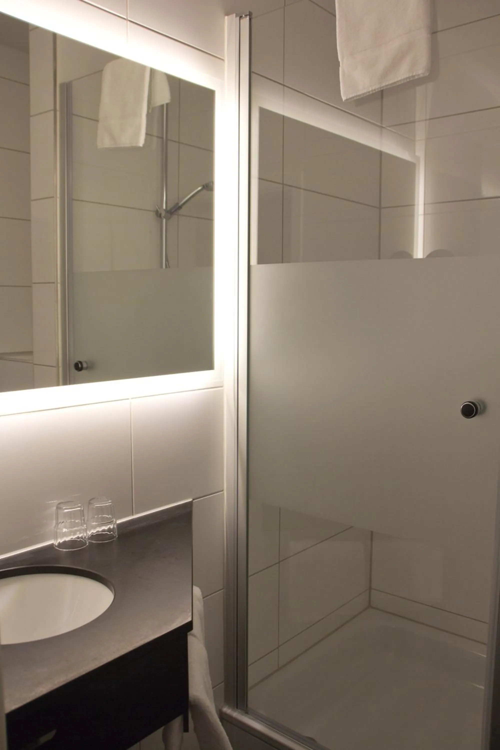 Shower in Hotel Senator