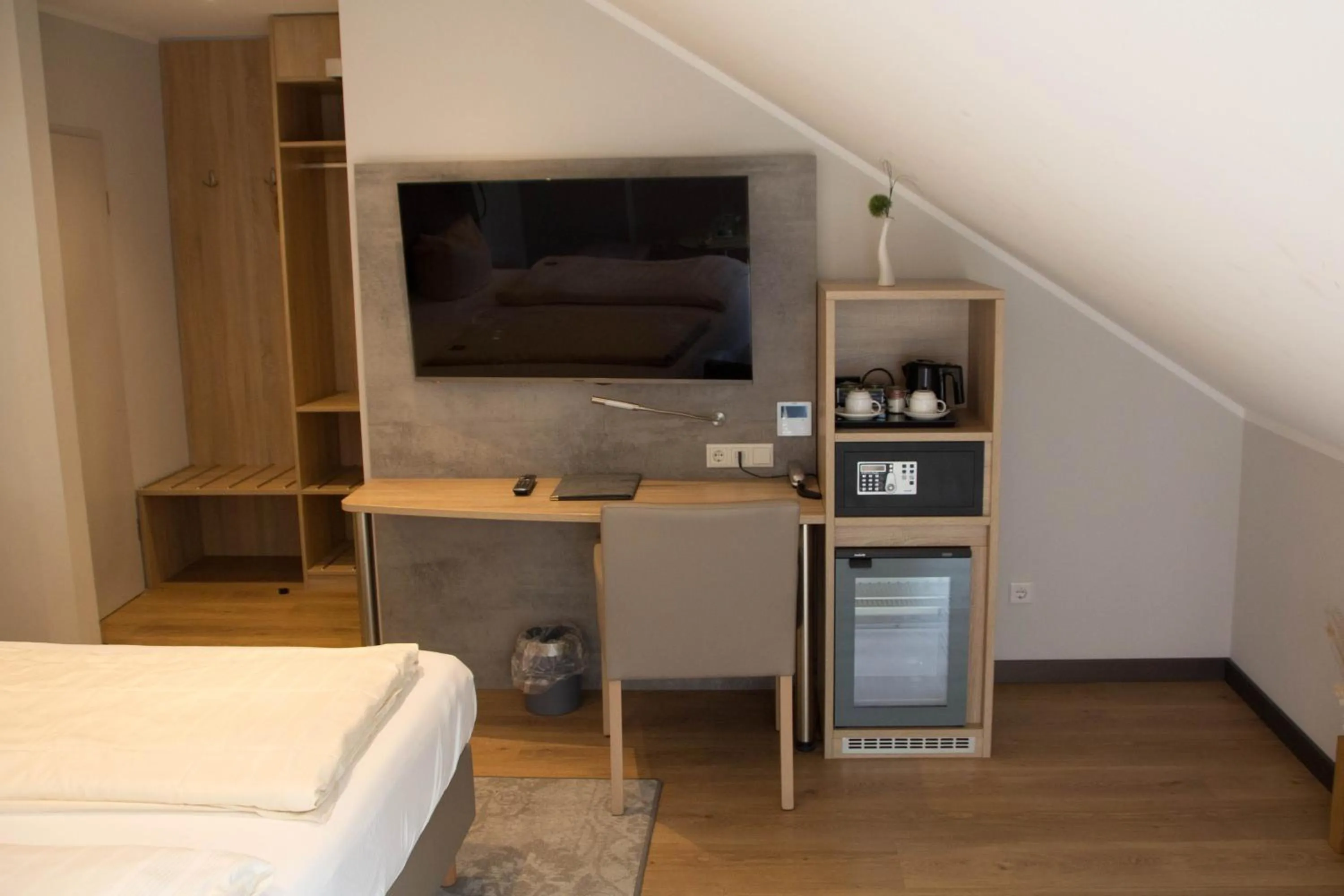 Photo of the whole room, Bed in Hotel Senator