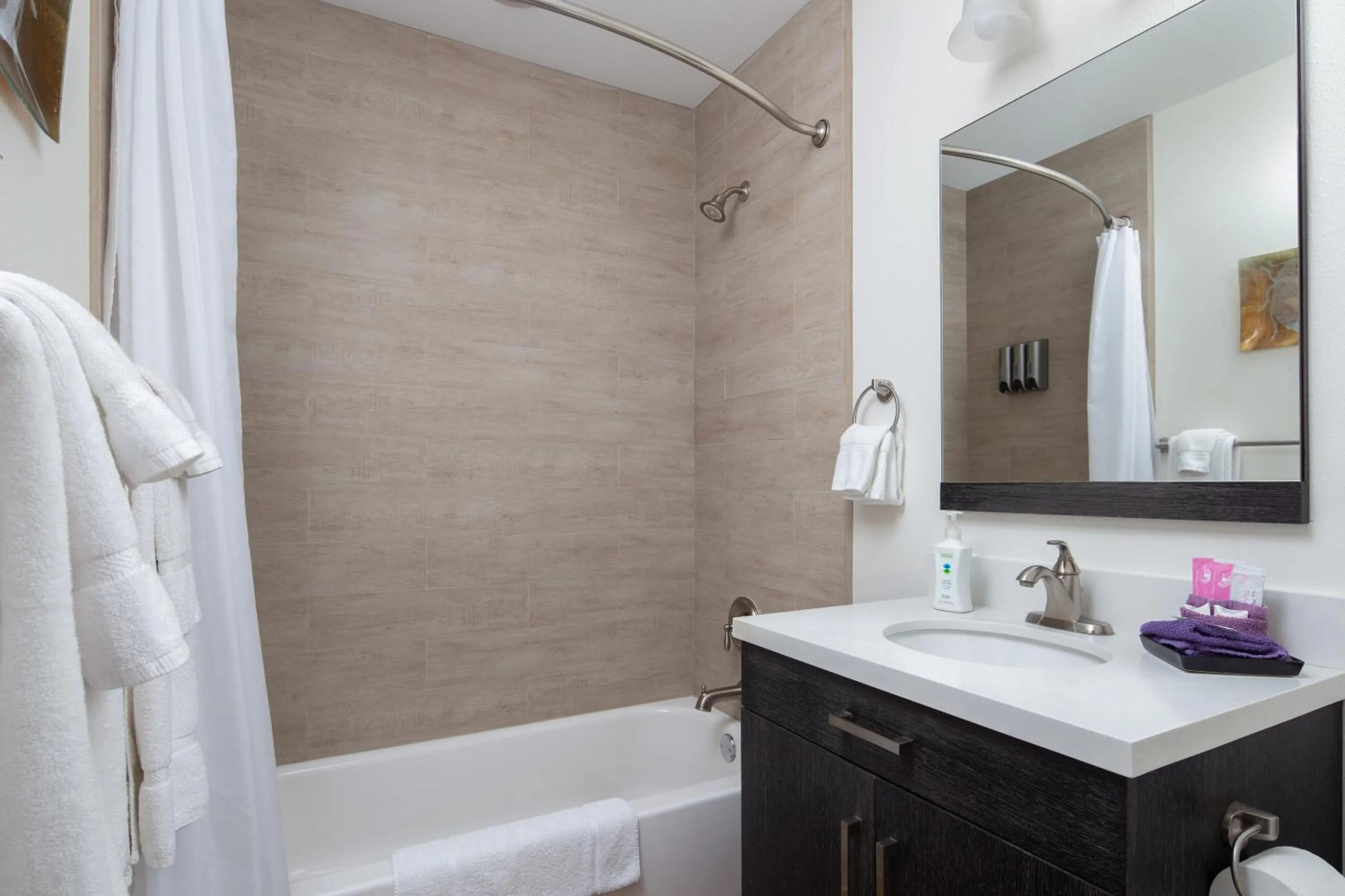 Shower in Hotel Flora and Fauna