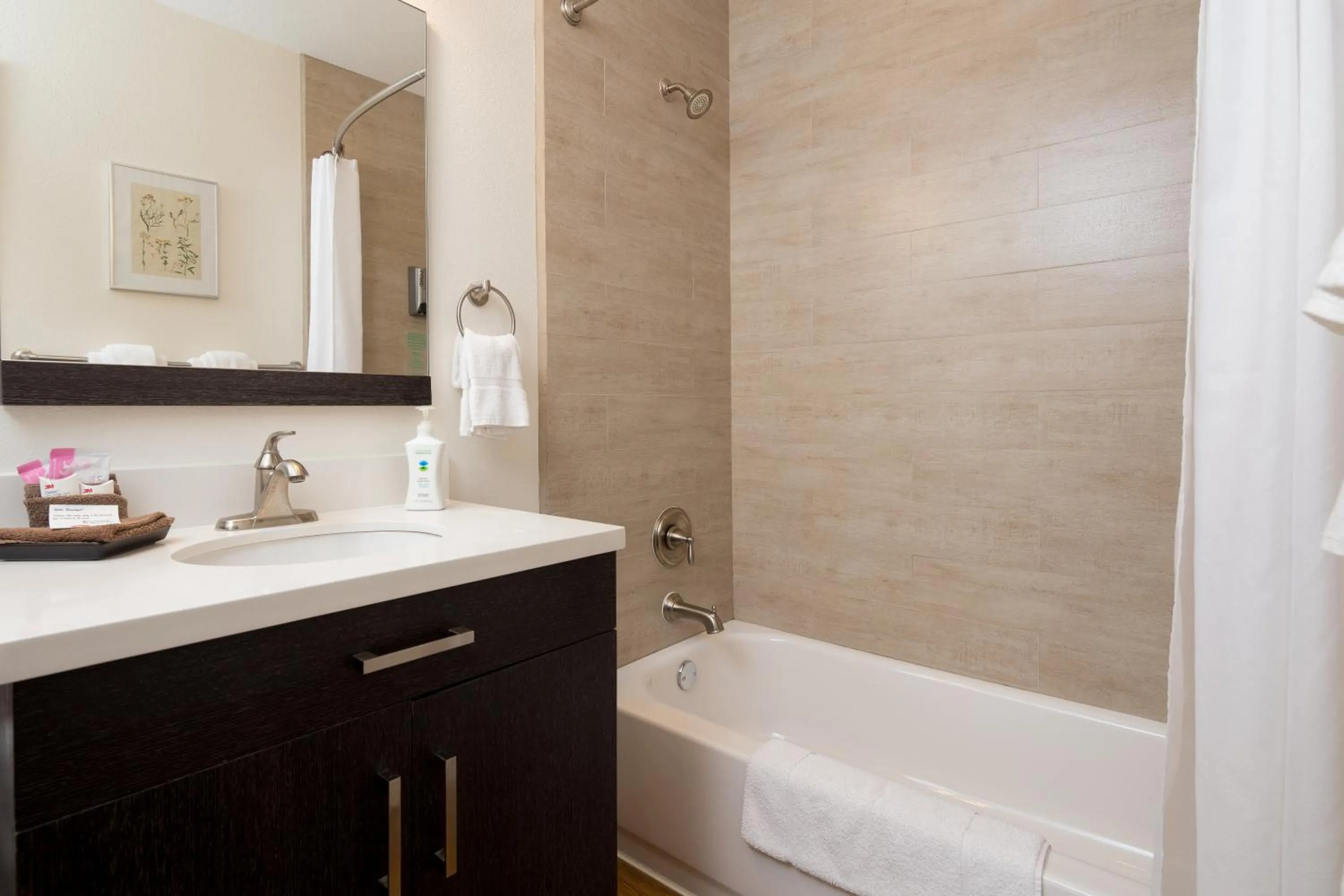 Shower in Hotel Flora and Fauna