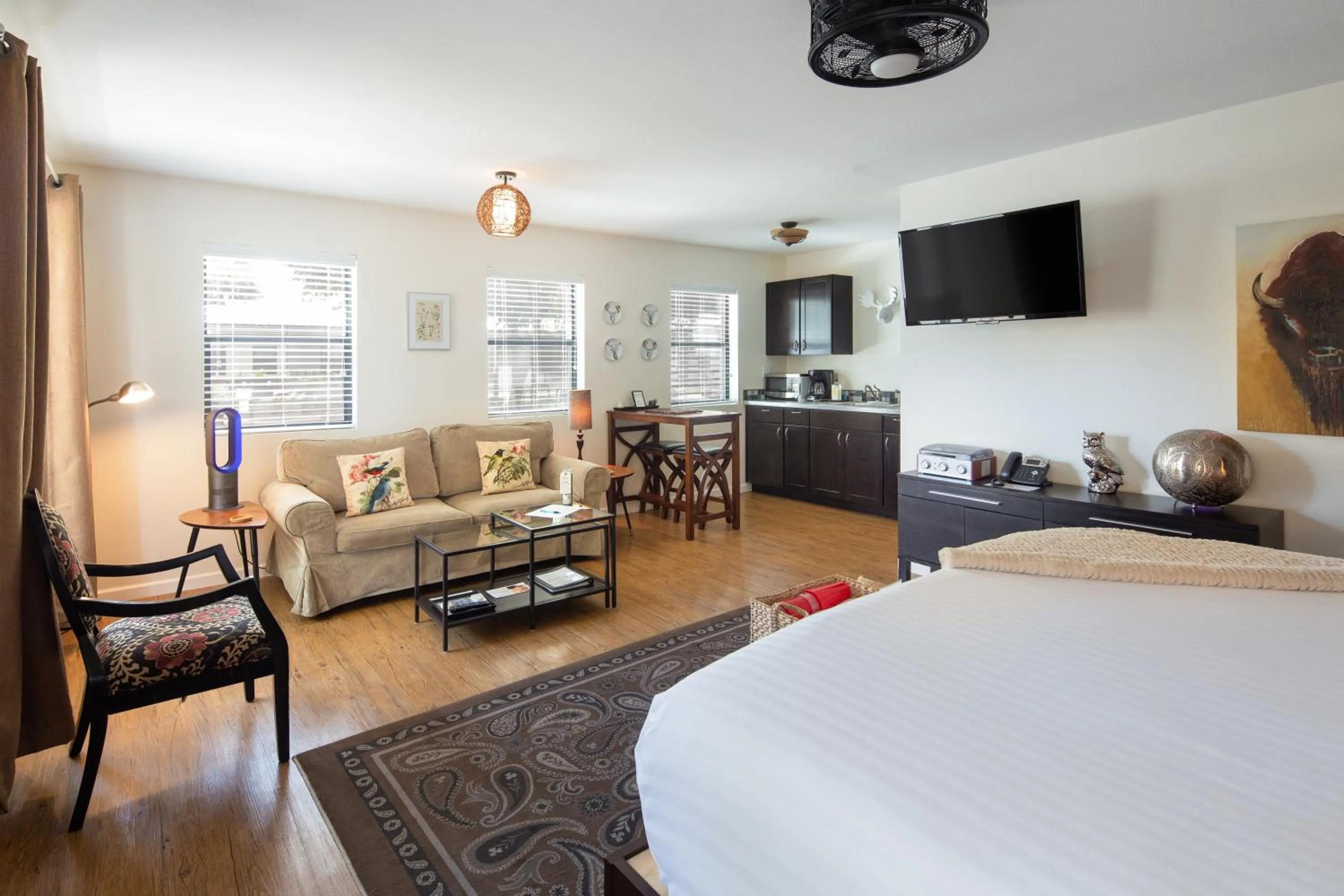 TV and multimedia, Bed in Hotel Flora and Fauna