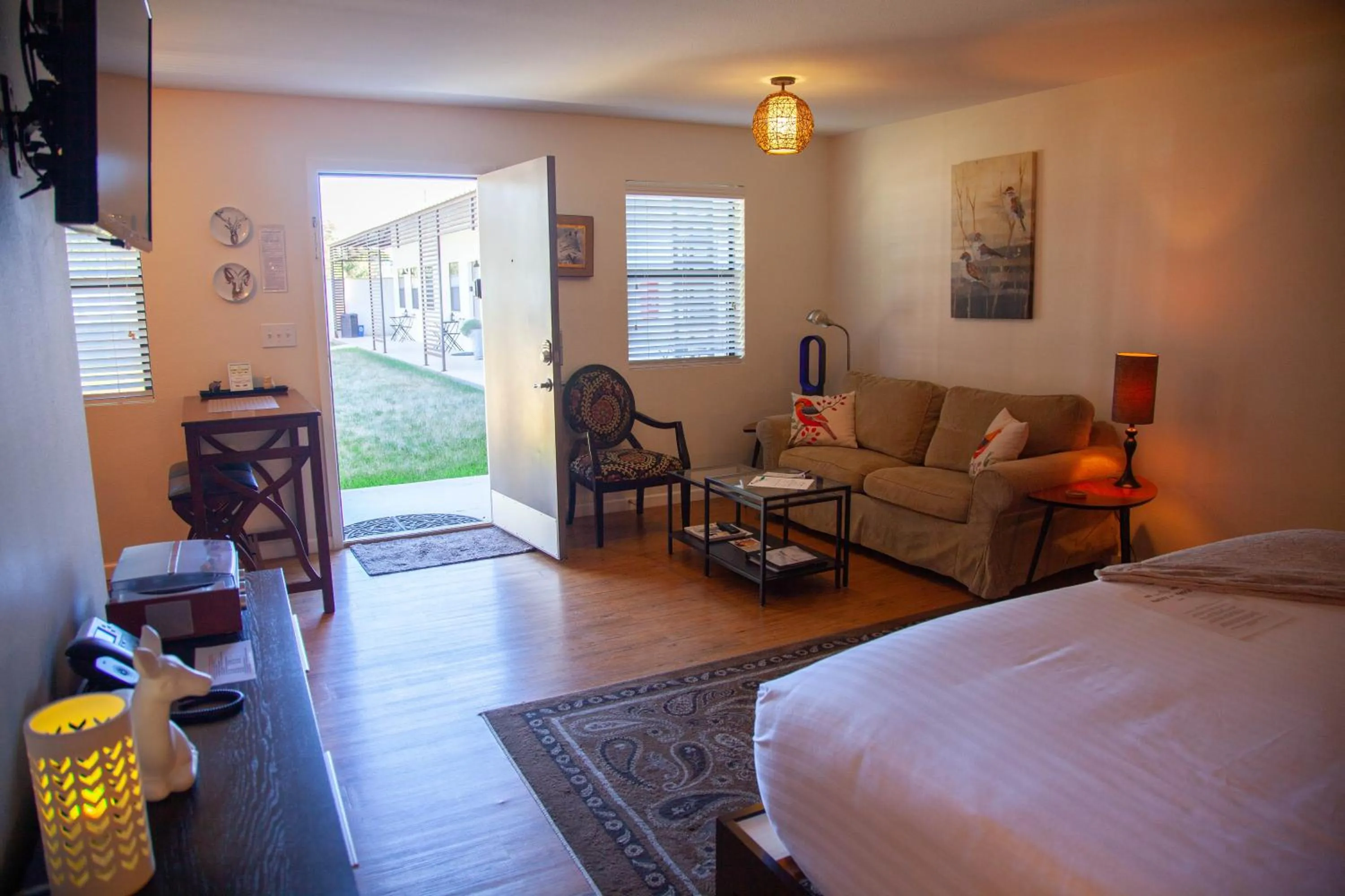 TV and multimedia, Bed in Hotel Flora and Fauna