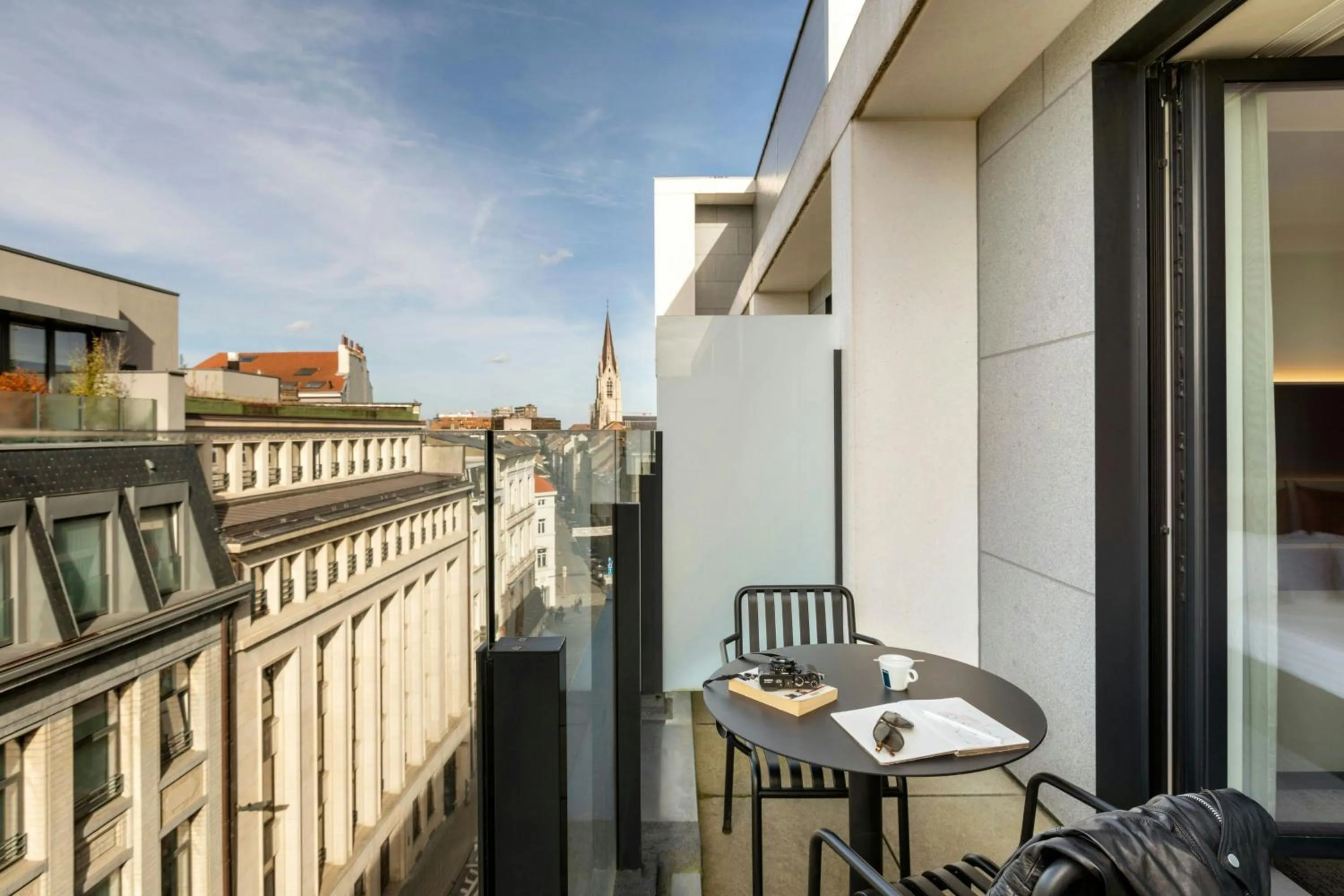 Photo of the whole room in Moxy Brussels City Center