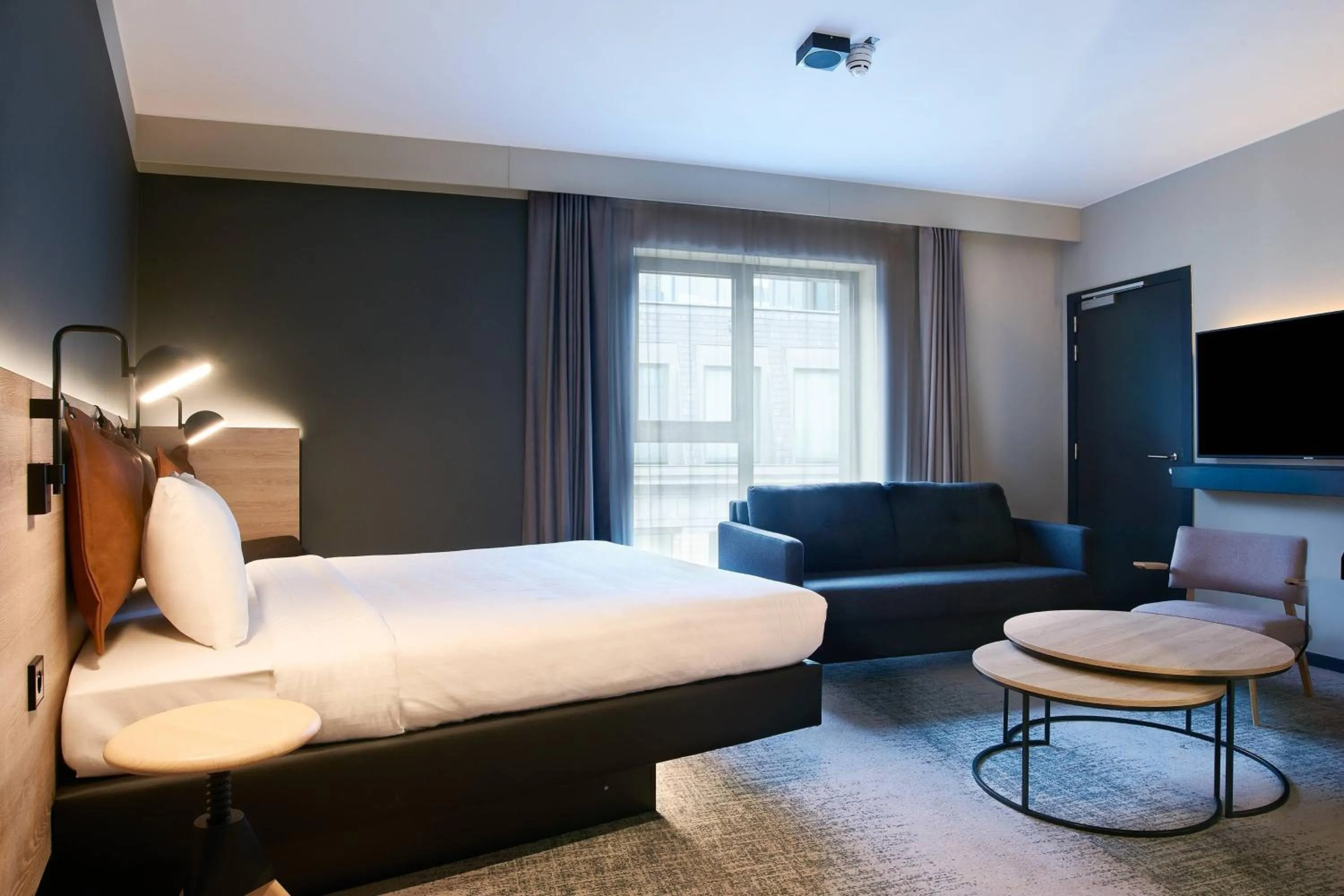 Photo of the whole room, Bed in Moxy Brussels City Center