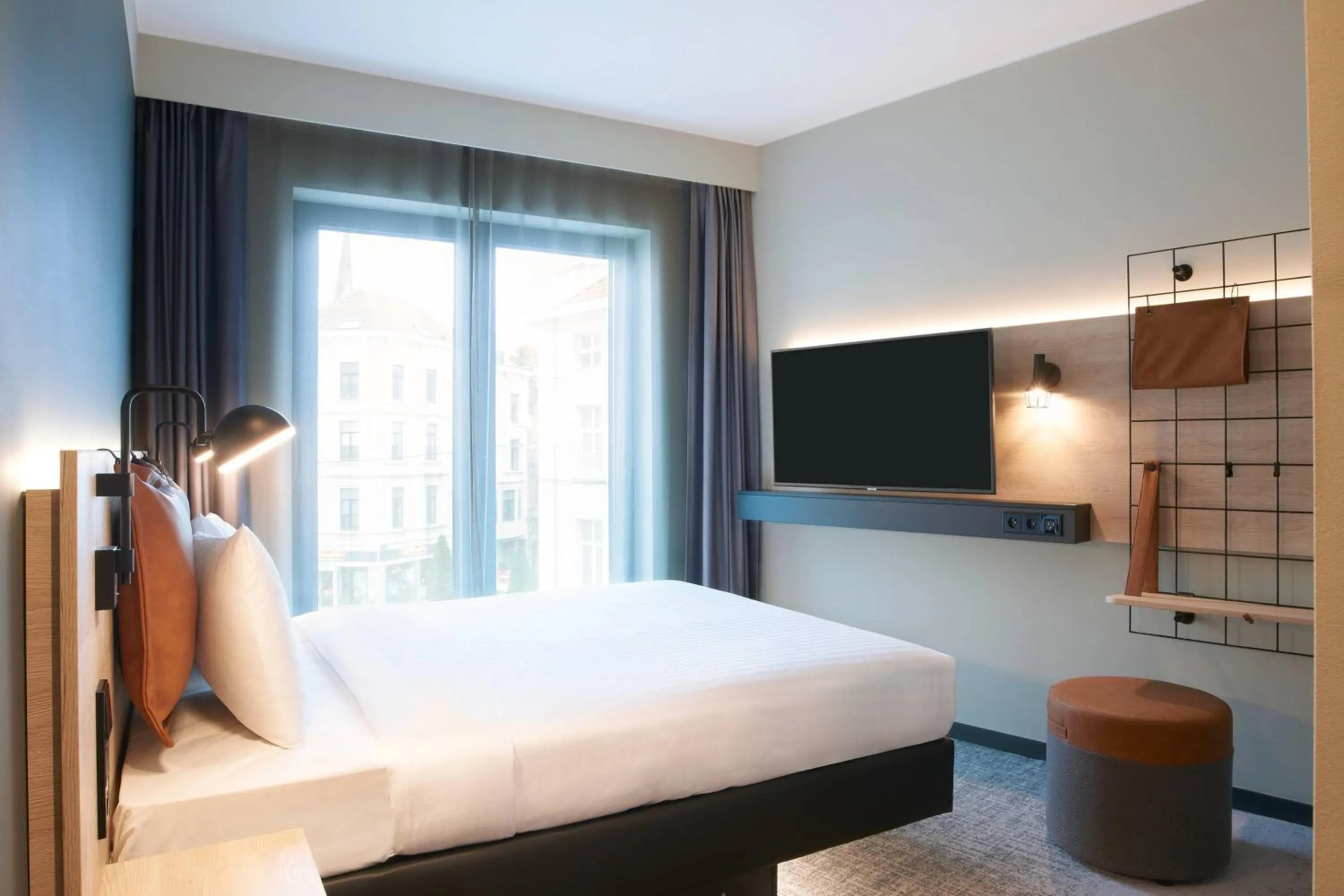 Photo of the whole room, Bed in Moxy Brussels City Center
