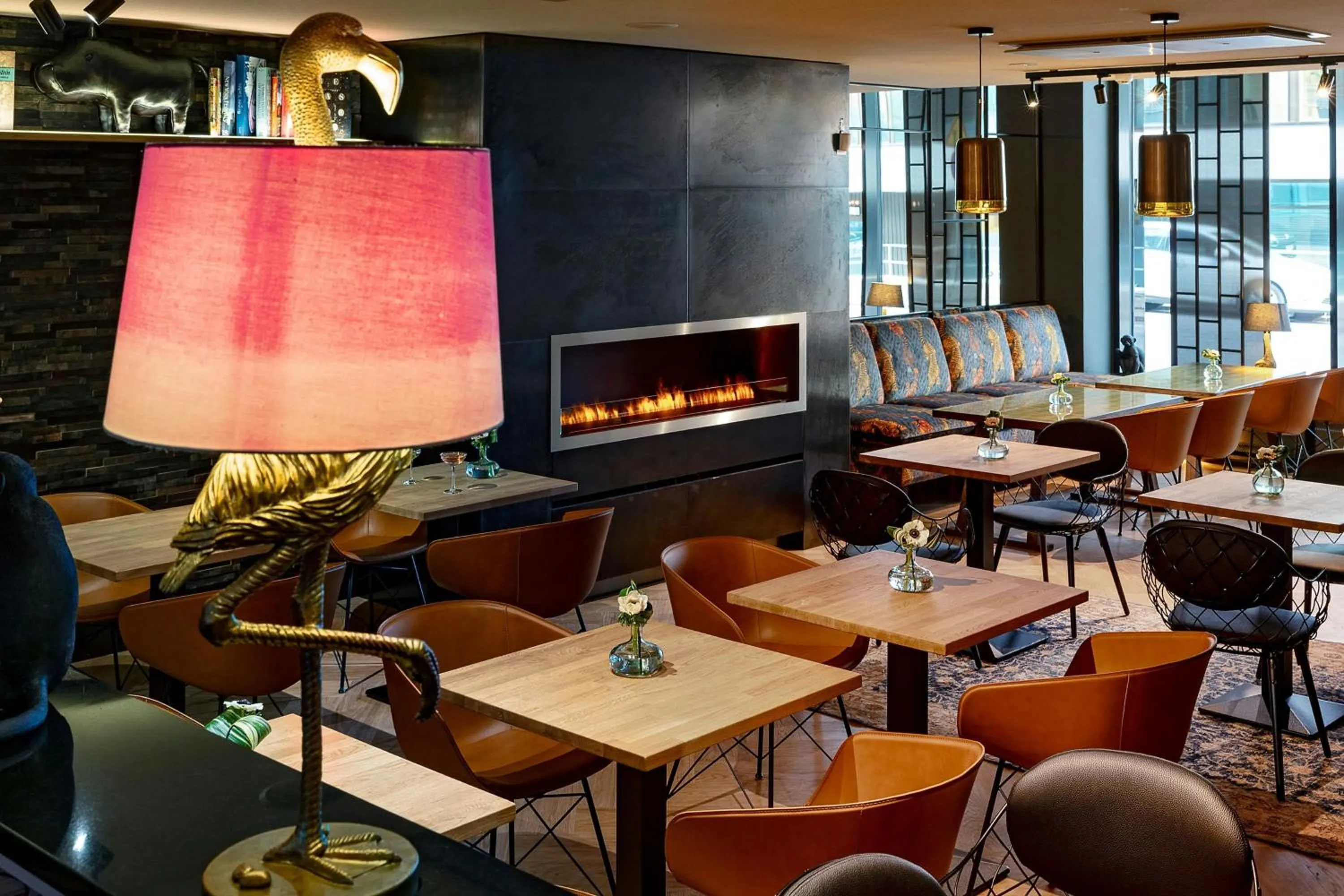 Restaurant/places to eat in Hotel U14, Autograph Collection