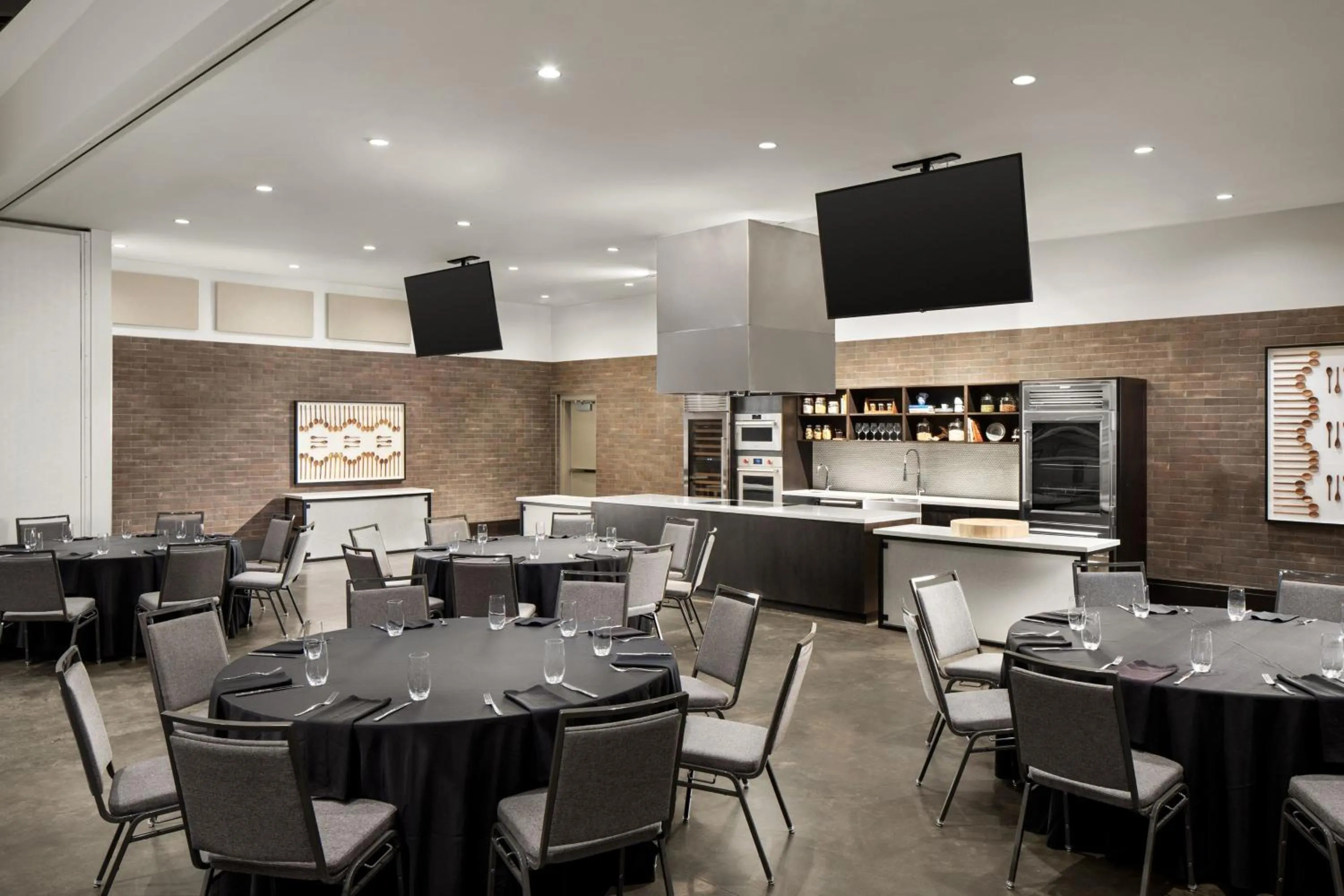 Meeting/conference room in Luminary Hotel & Co., Autograph Collection