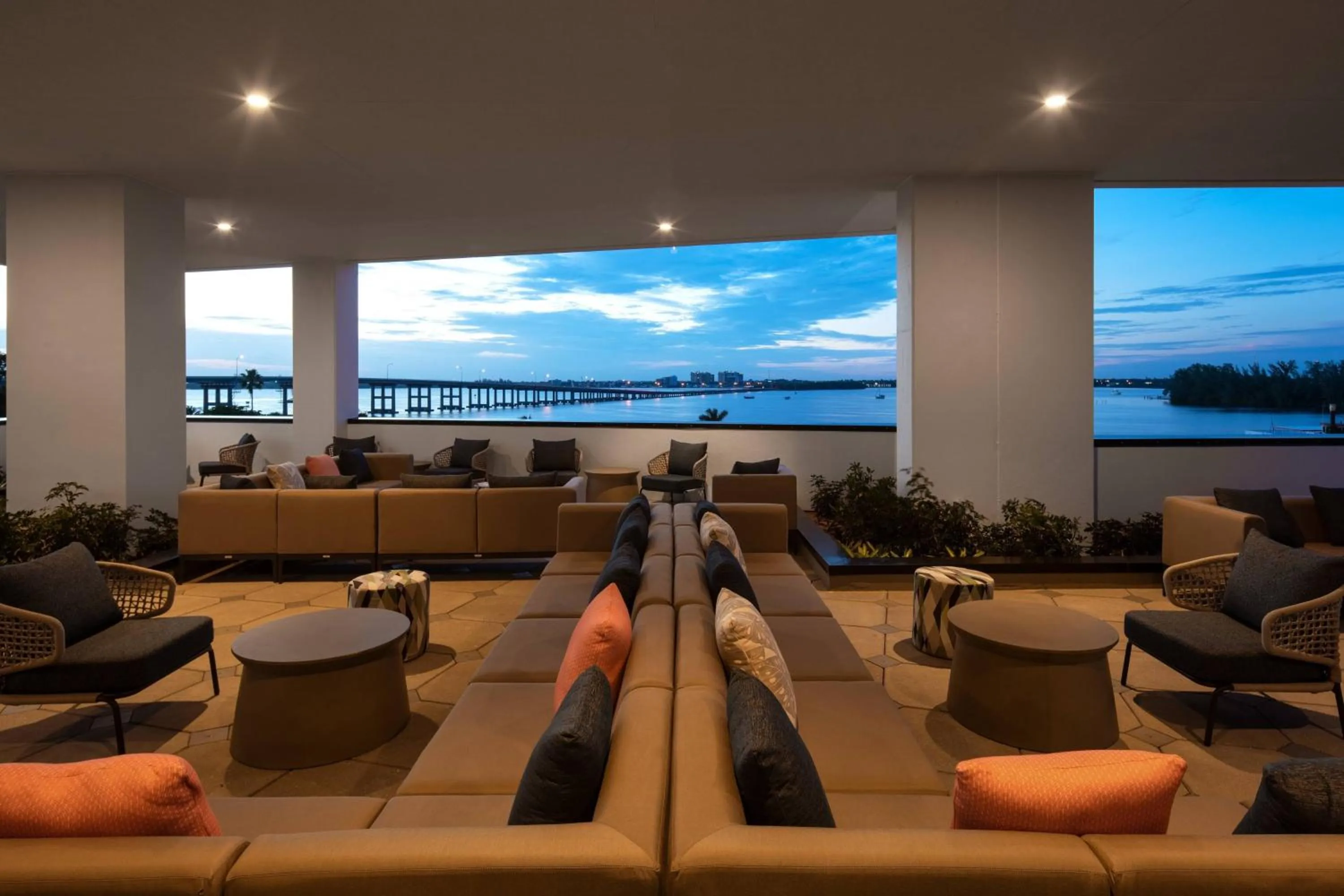 Swimming pool in Luminary Hotel & Co., Autograph Collection