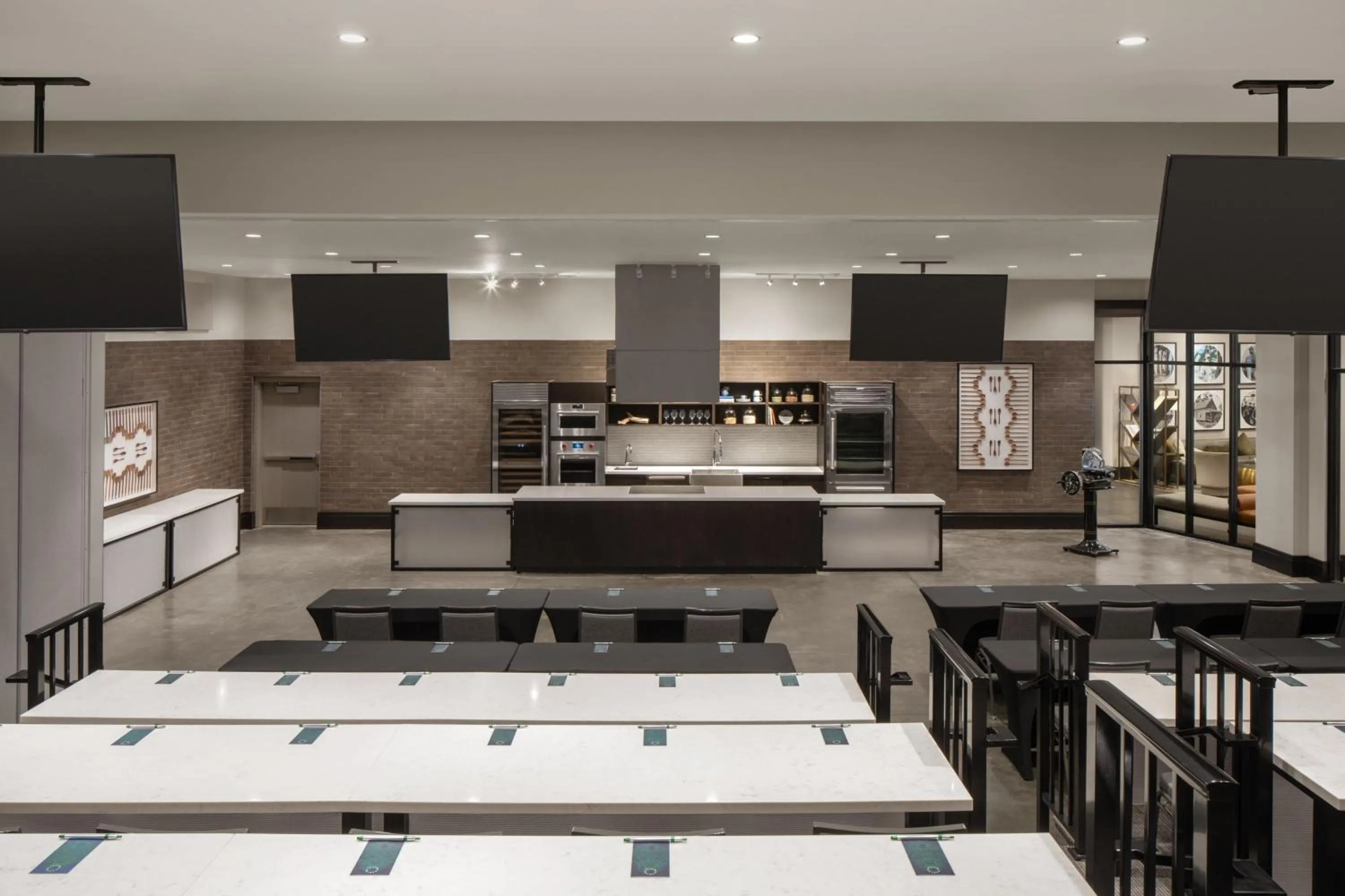 Meeting/conference room in Luminary Hotel & Co., Autograph Collection