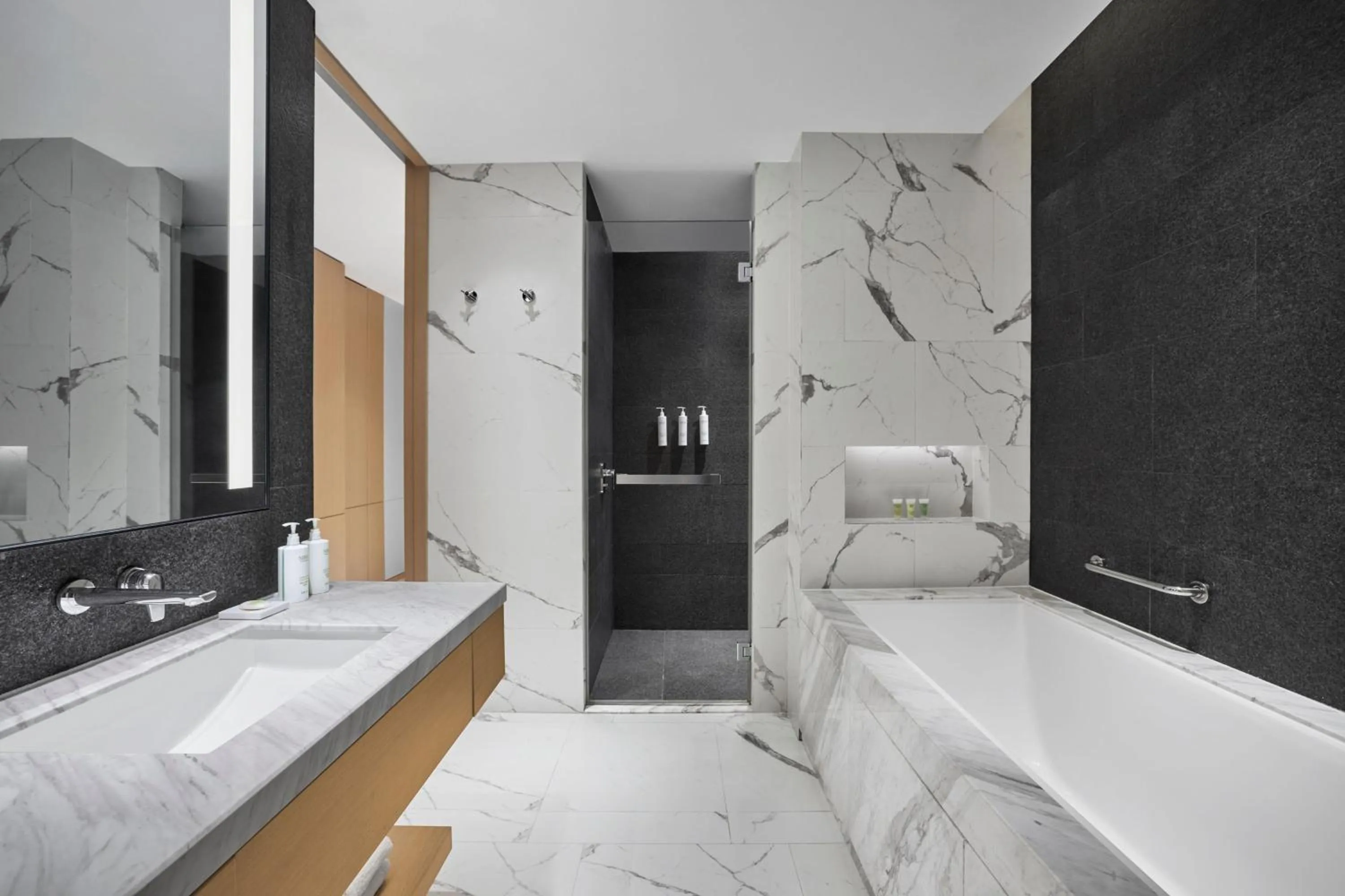 Photo of the whole room, Bed in Courtyard by Marriott Xiamen