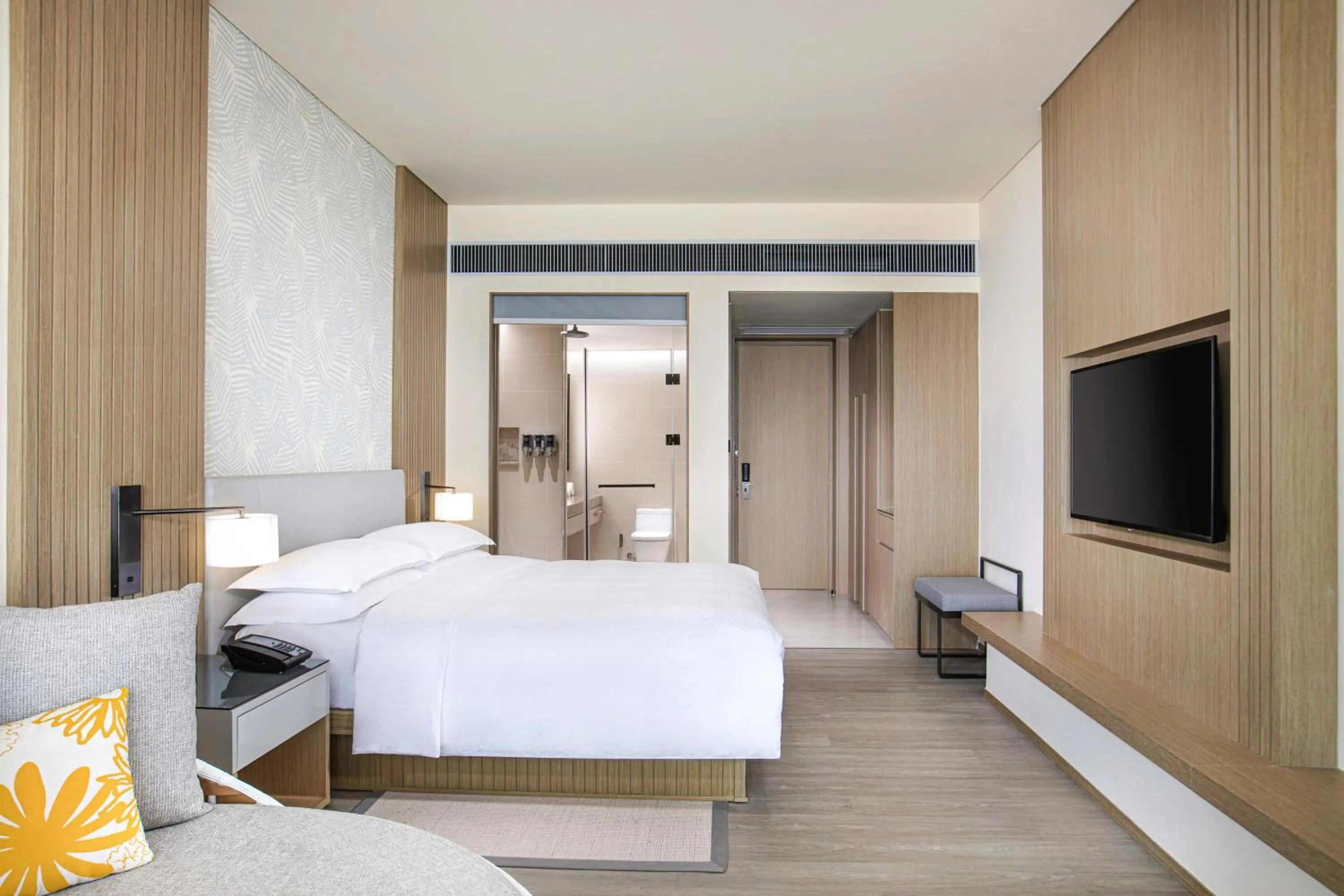 Photo of the whole room, Bed in Four Points by Sheraton Wuchuan, Loong Bay