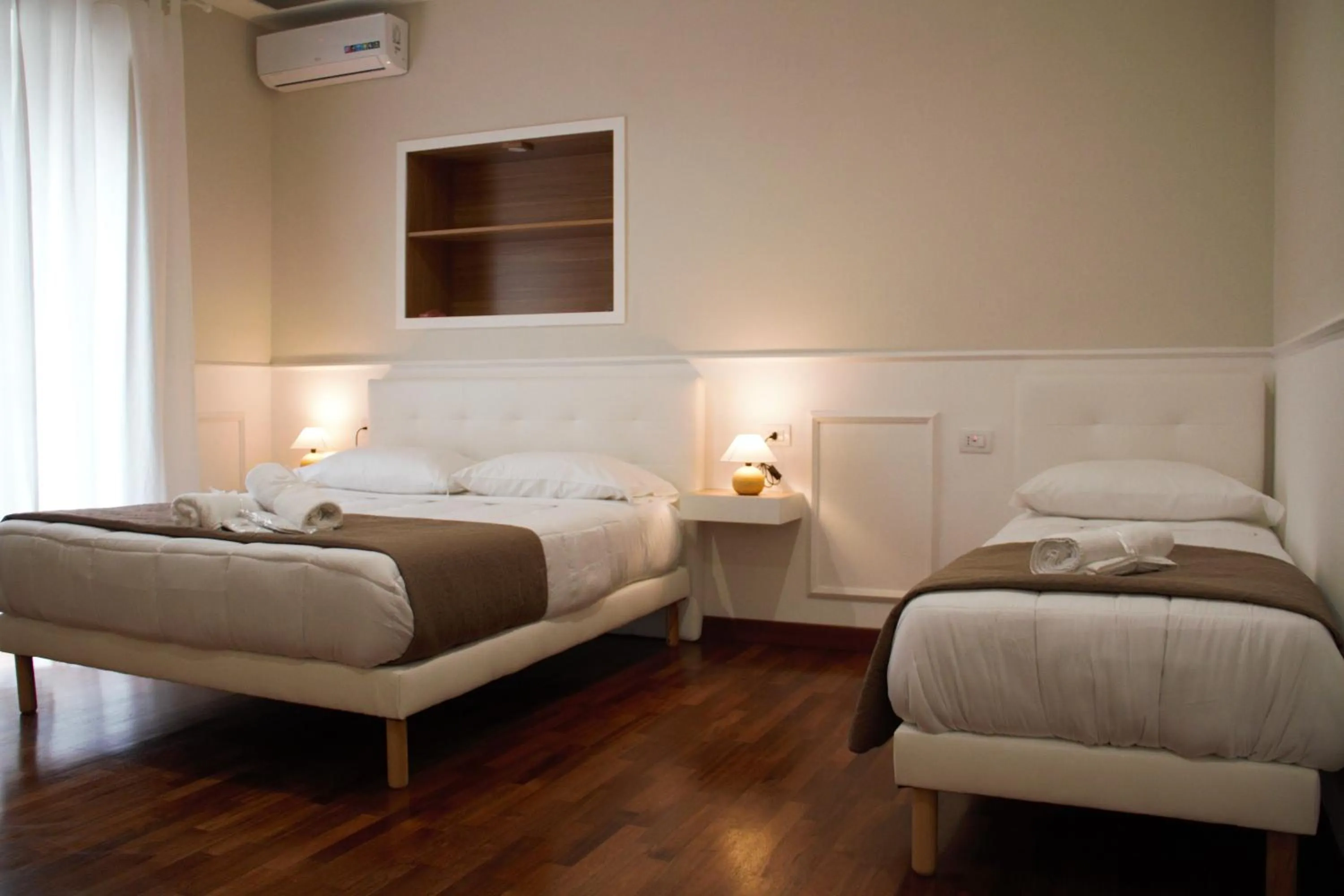 Photo of the whole room, Bed in MAMO al Museo