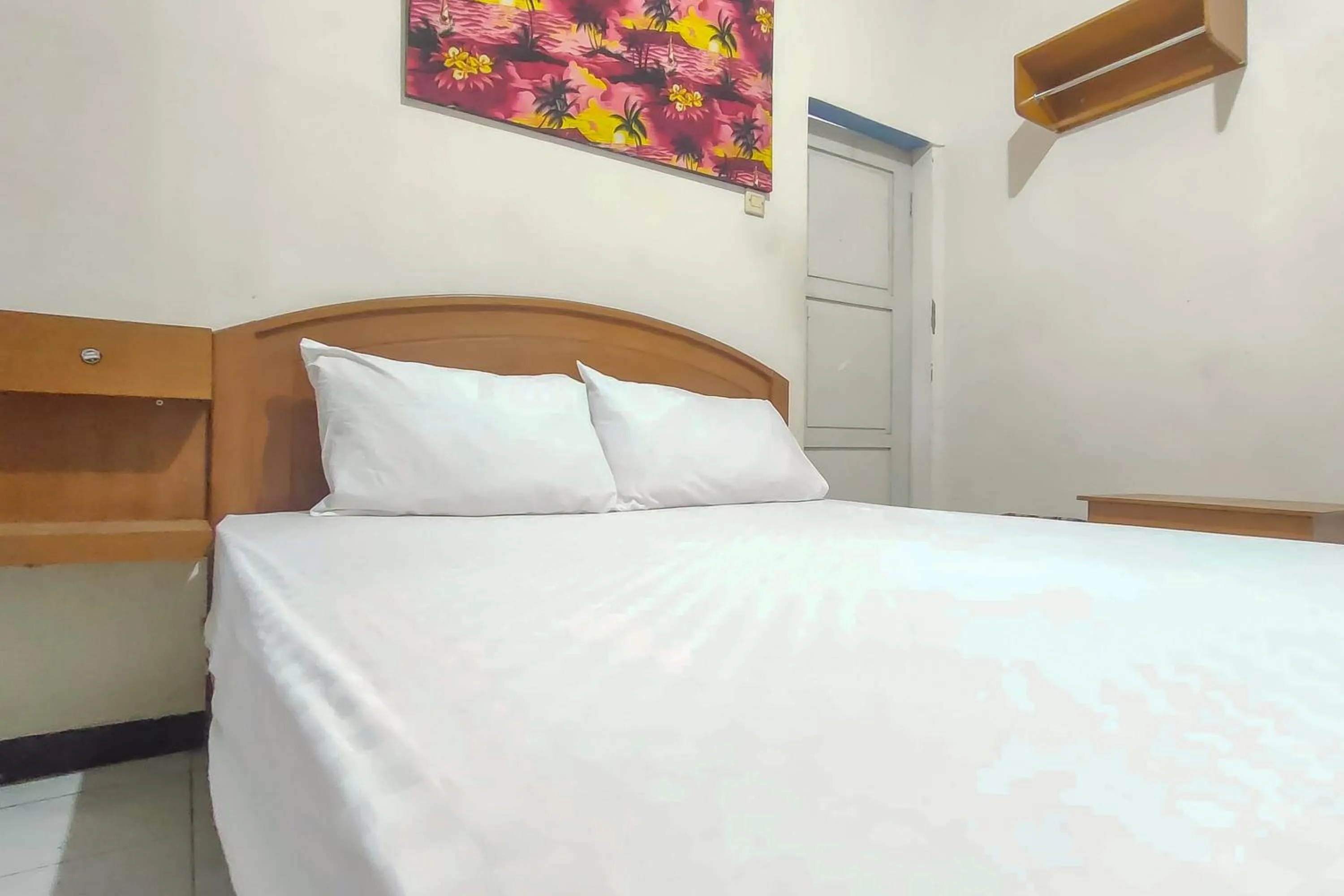 Bedroom, Bed in Hotel Karangsalam Indah Near Stasiun Purwokerto Mitra RedDoorz