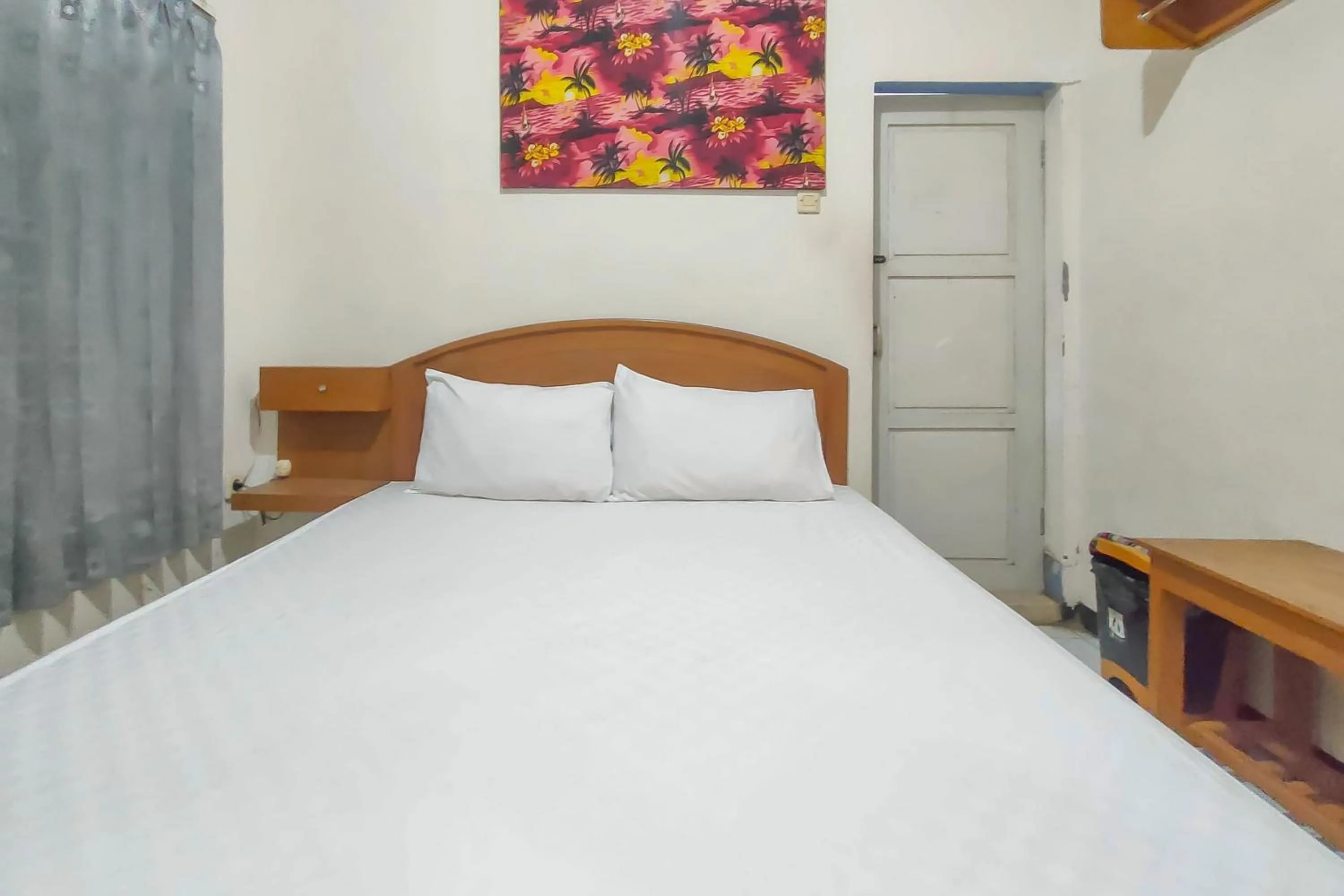 Bedroom, Bed in Hotel Karangsalam Indah Near Stasiun Purwokerto Mitra RedDoorz