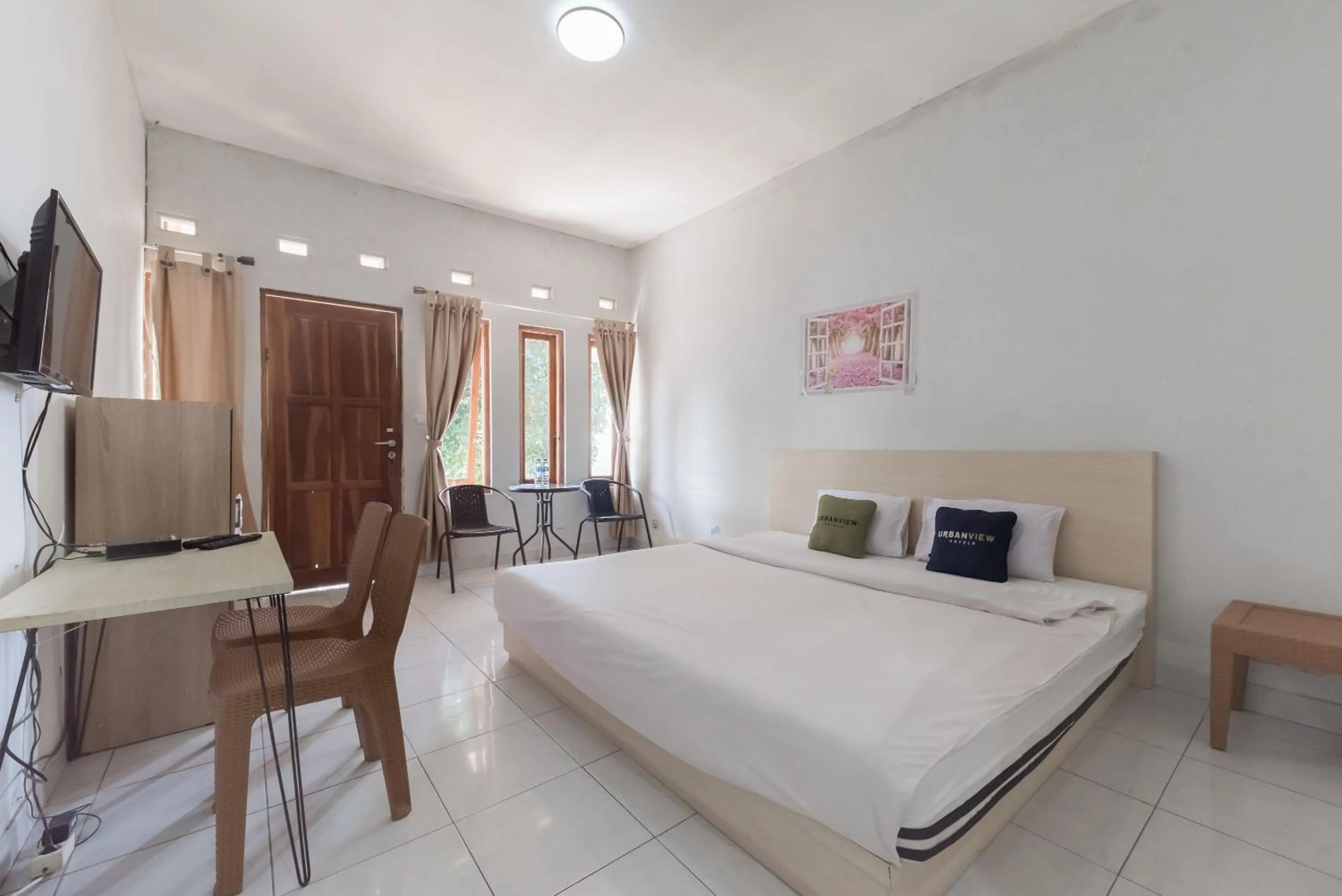 Bedroom, Bed in Urbanview Hotel D'Pineapple Villa Ciater by RedDoorz